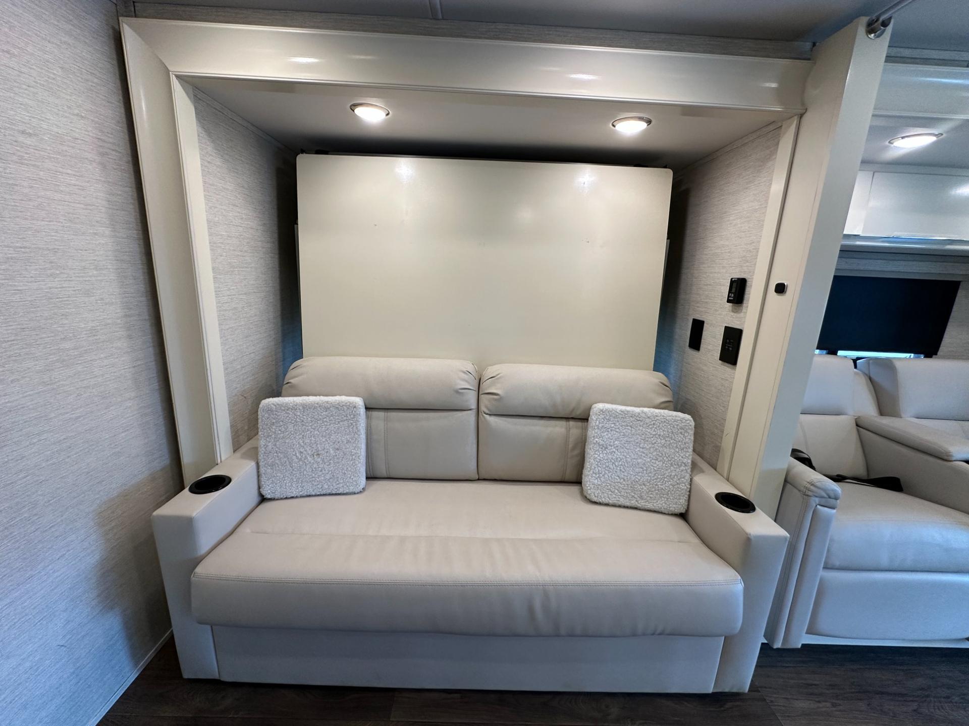 2020 Tiffin 2020 Tiffin Wayfarer 25RW - thumbnail 16