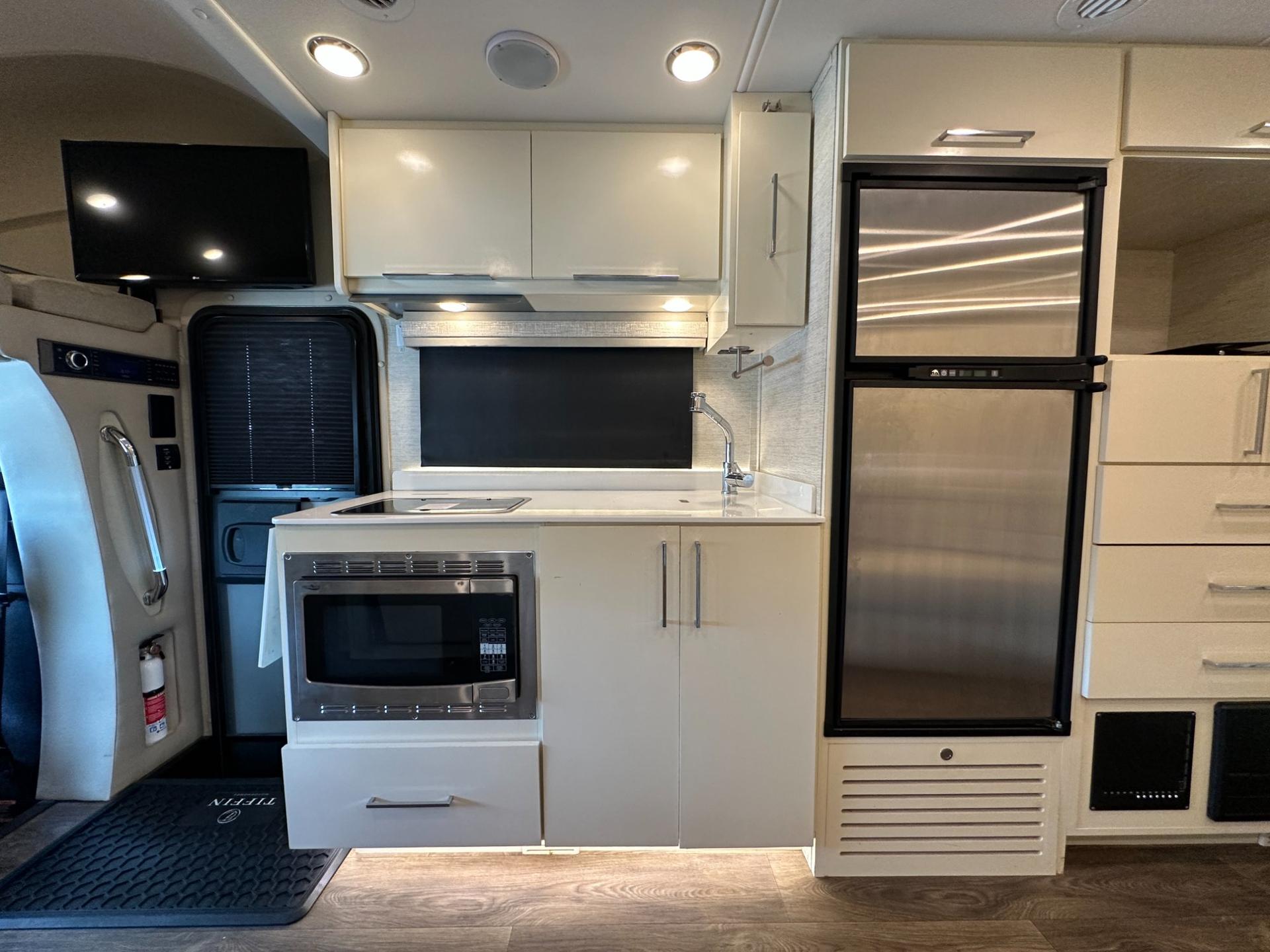 2020 Tiffin 2020 Tiffin Wayfarer 25RW - thumbnail 18