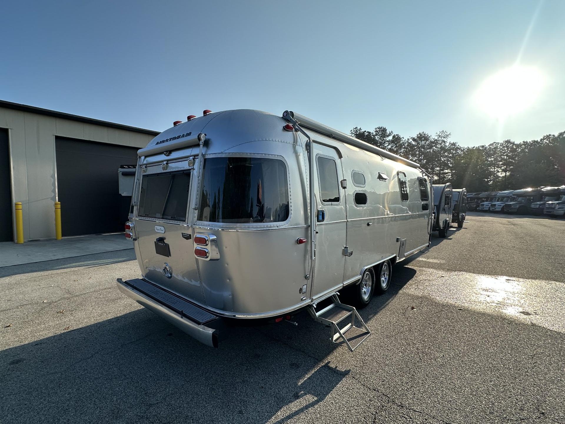 2027 Airstream 2027 Airstream Flying Cloud - thumbnail 4