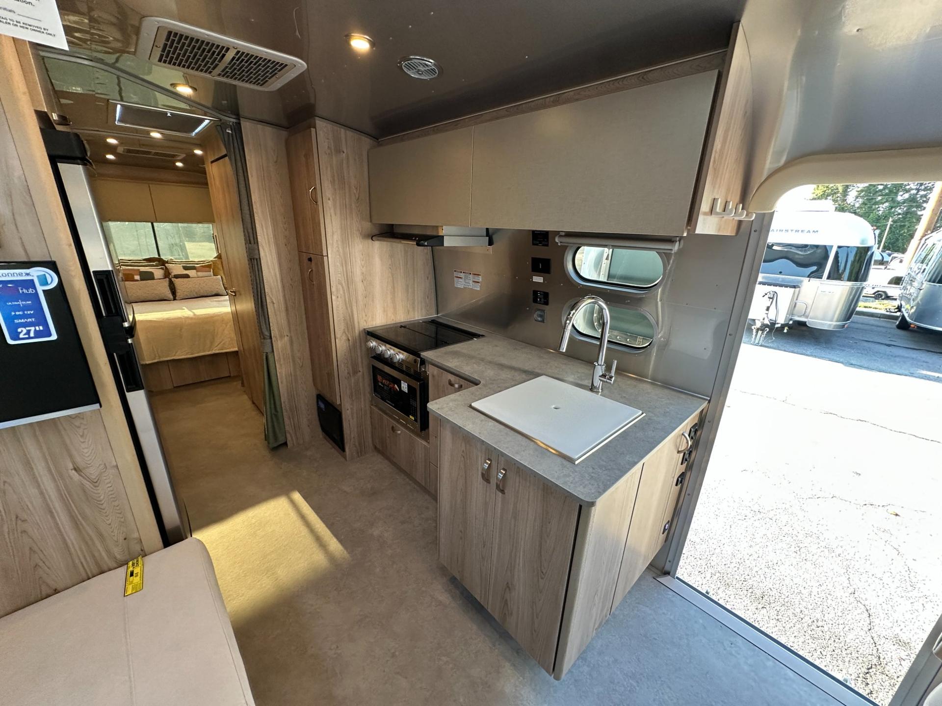 2027 Airstream 2027 Airstream Flying Cloud - thumbnail 15