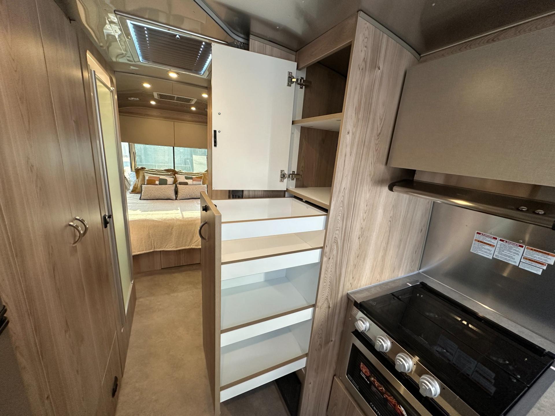 2027 Airstream 2027 Airstream Flying Cloud - thumbnail 17