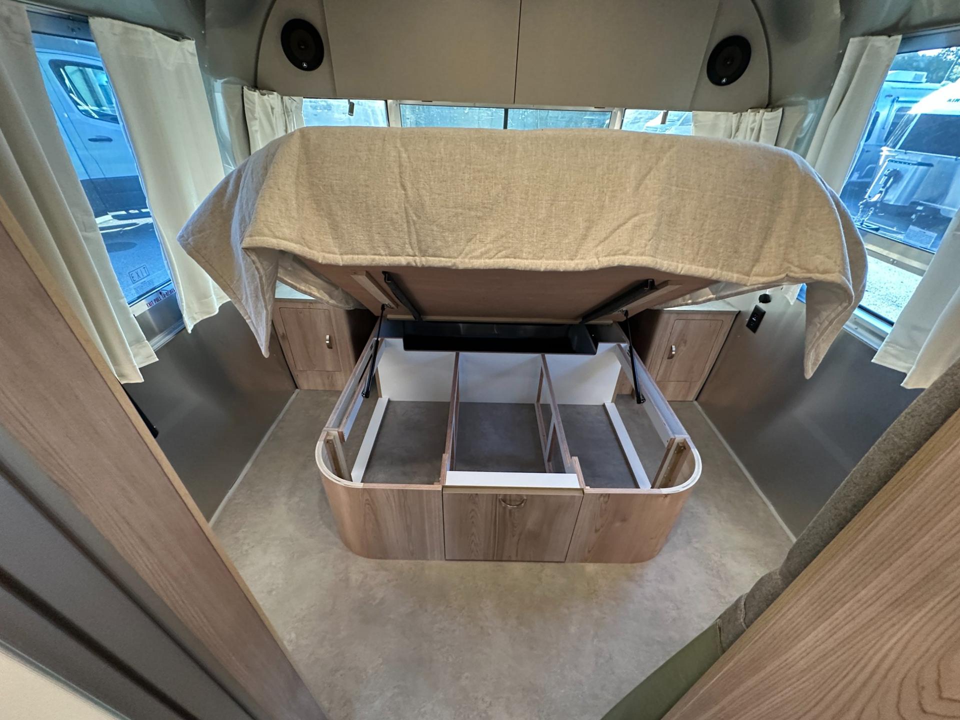 2027 Airstream 2027 Airstream Flying Cloud - thumbnail 28