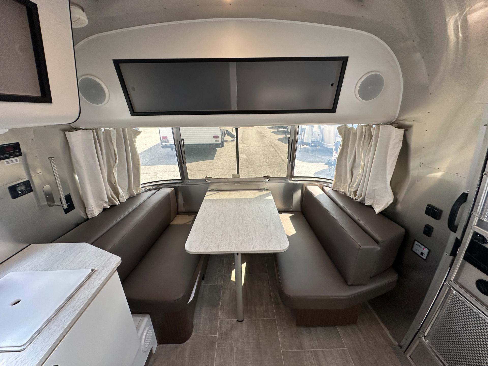 2021 Airstream 2021 Airstream Caravel - thumbnail 10