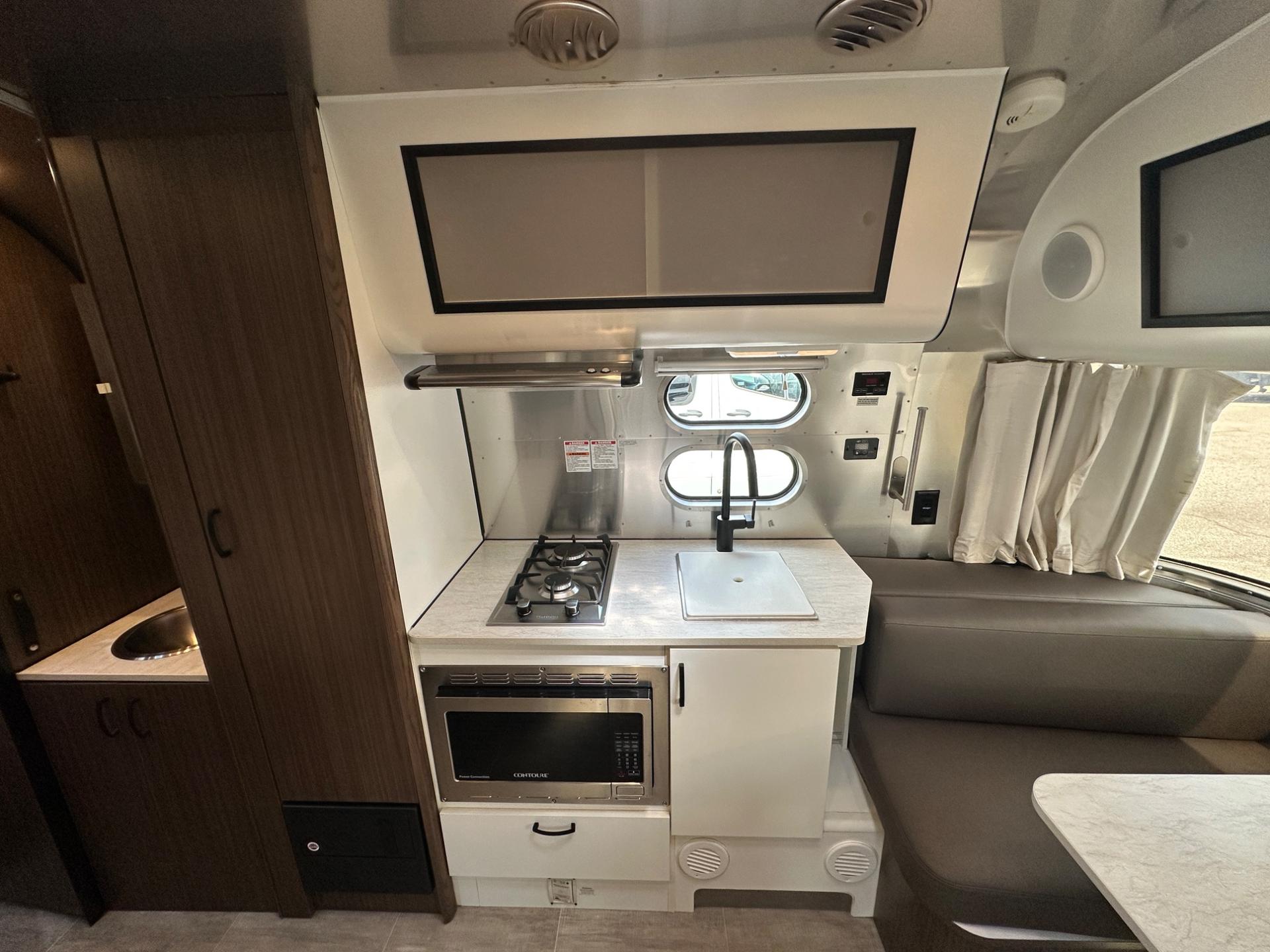 2021 Airstream 2021 Airstream Caravel - thumbnail 12