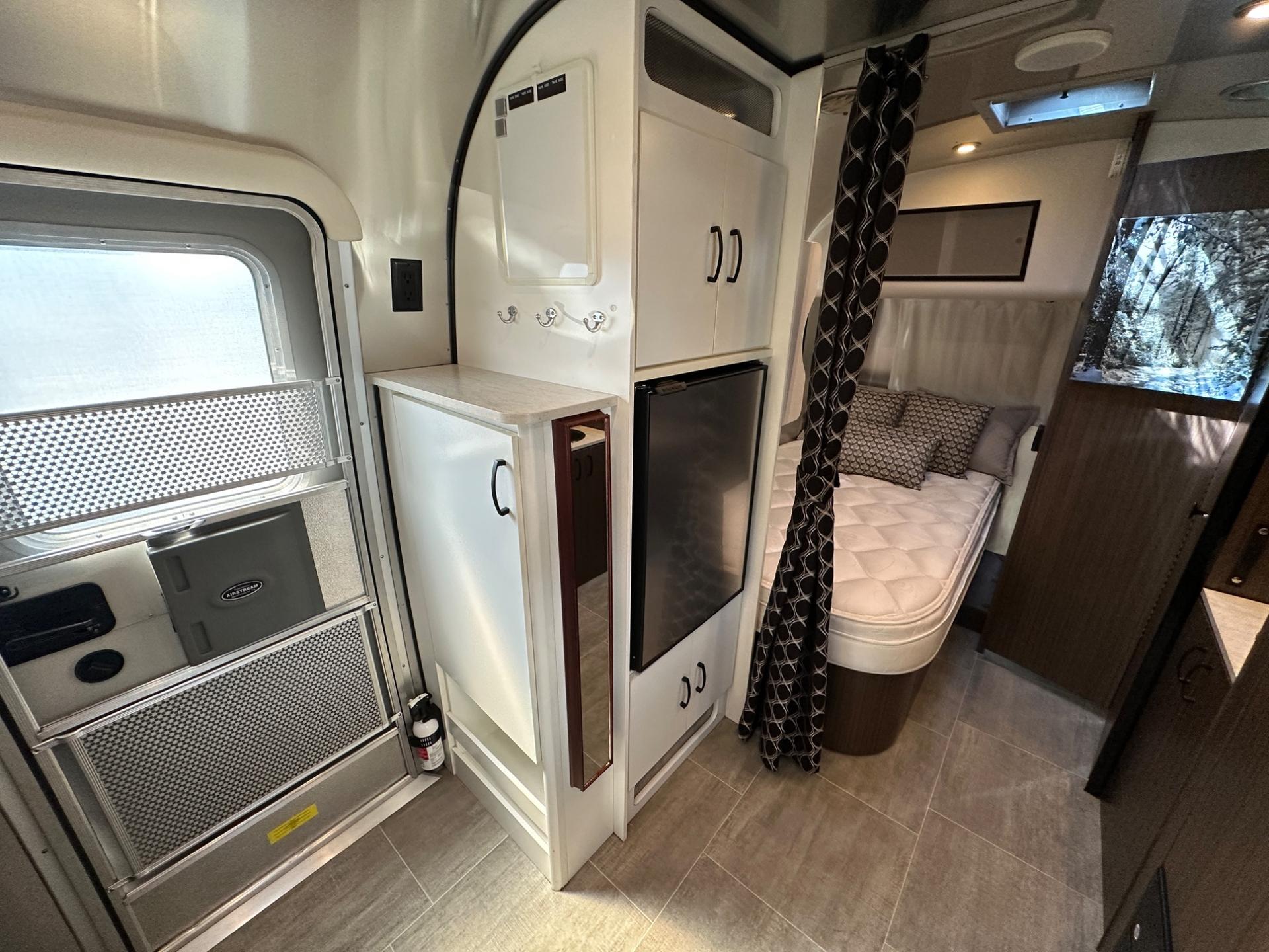2021 Airstream 2021 Airstream Caravel - thumbnail 16