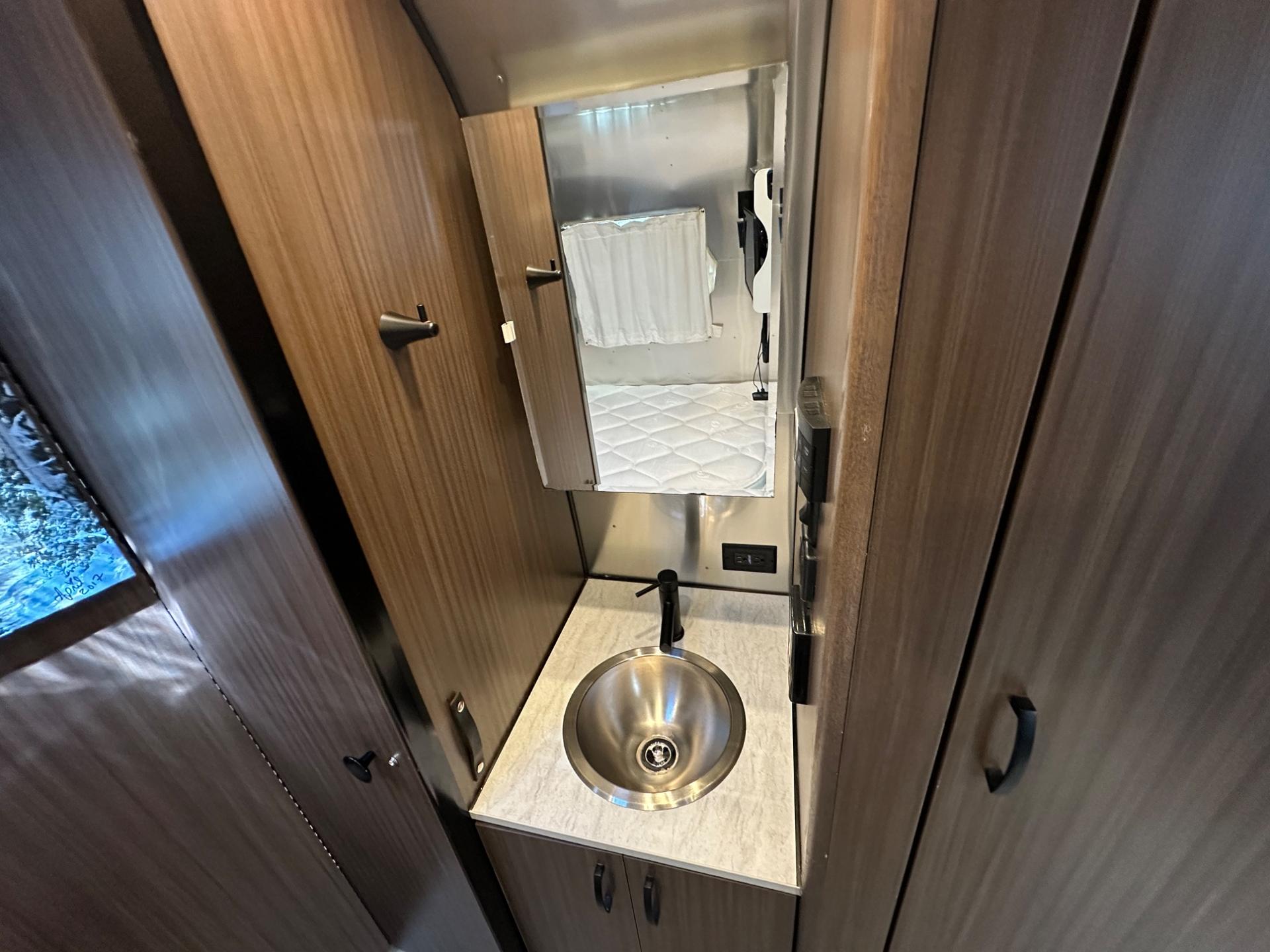 2021 Airstream 2021 Airstream Caravel - thumbnail 22