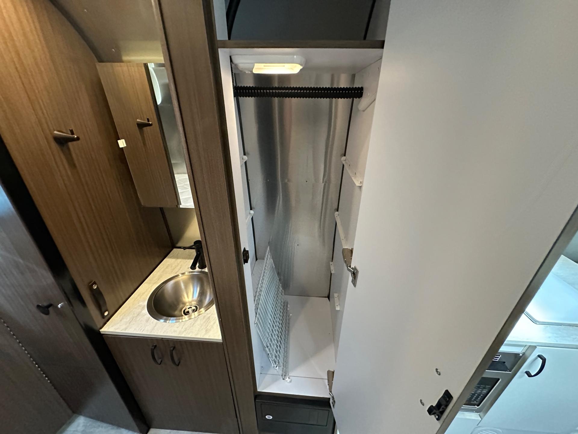2021 Airstream 2021 Airstream Caravel - thumbnail 23