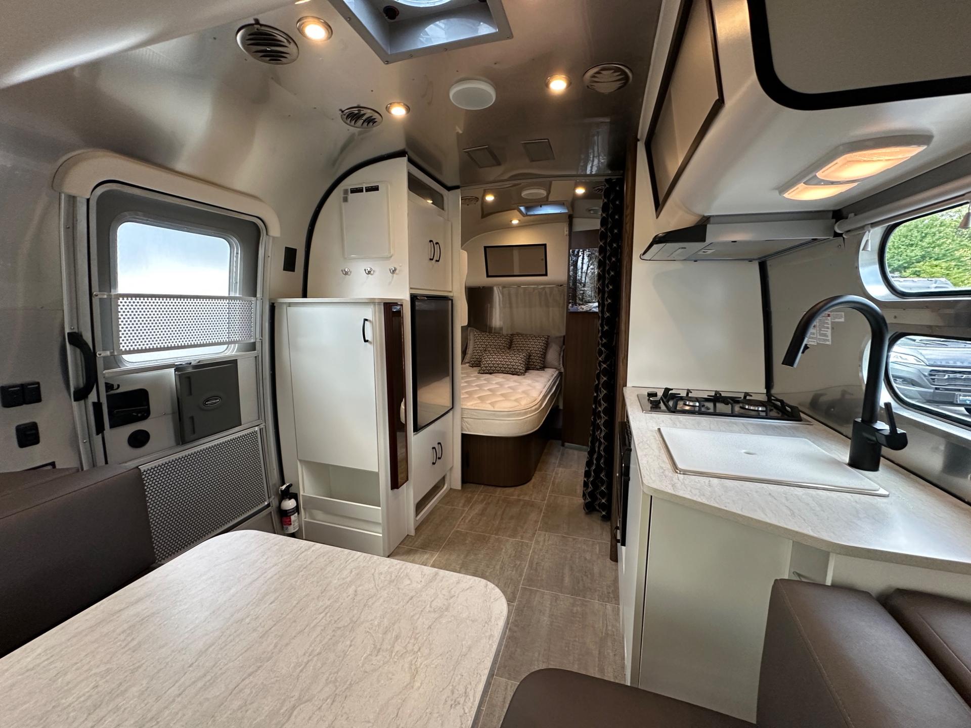 2021 Airstream 2021 Airstream Caravel - thumbnail 32