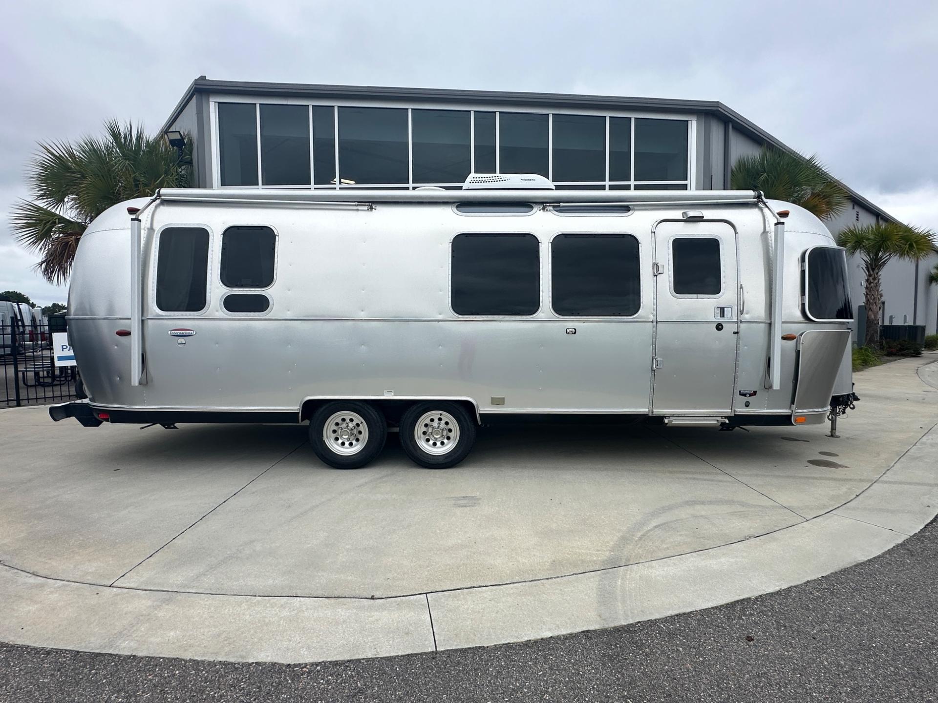 2019 Airstream 2019 Airstream International Serenity - thumbnail 3
