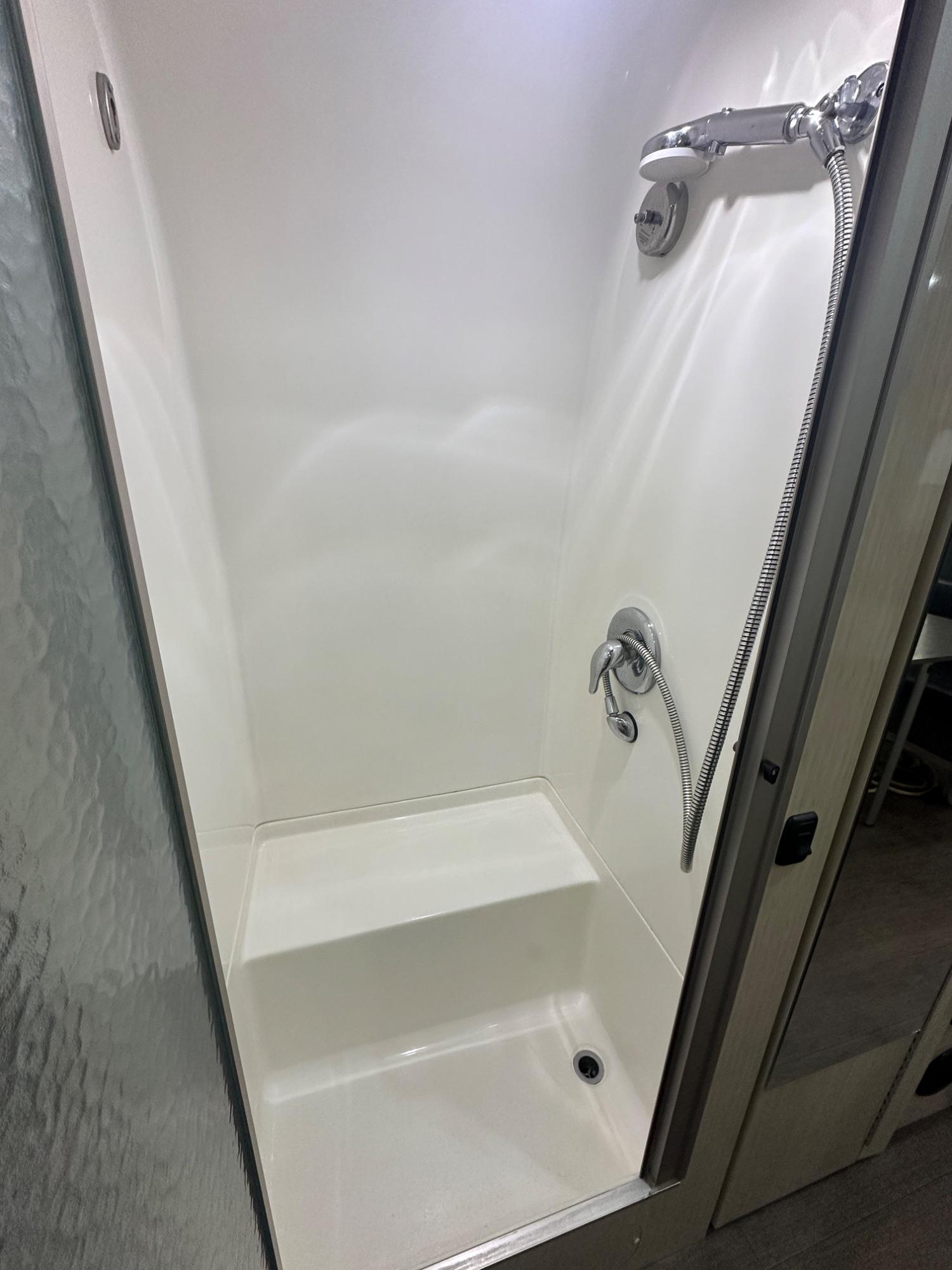 2019 Airstream 2019 Airstream International Serenity - thumbnail 24