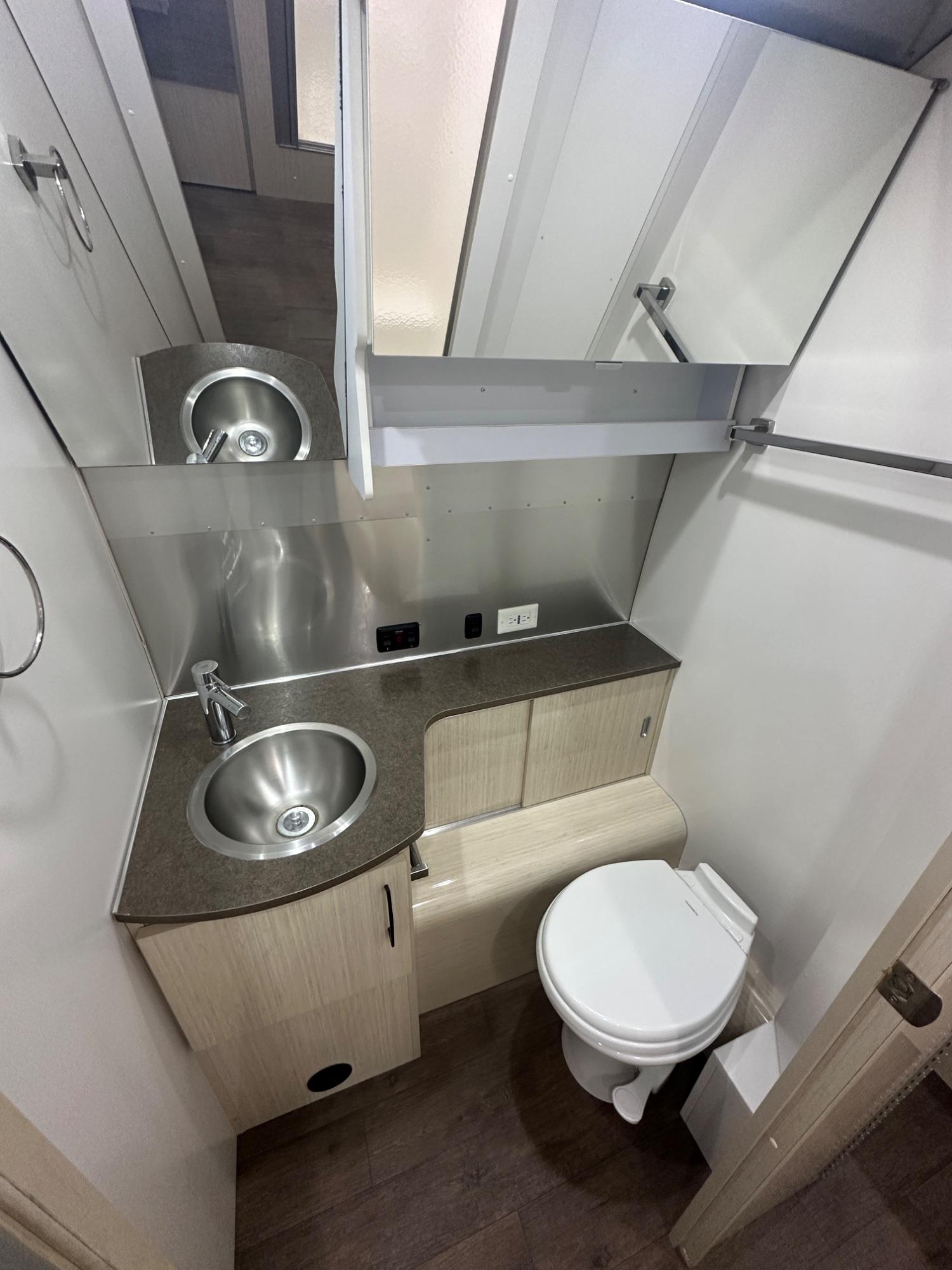 2019 Airstream 2019 Airstream International Serenity - thumbnail 23