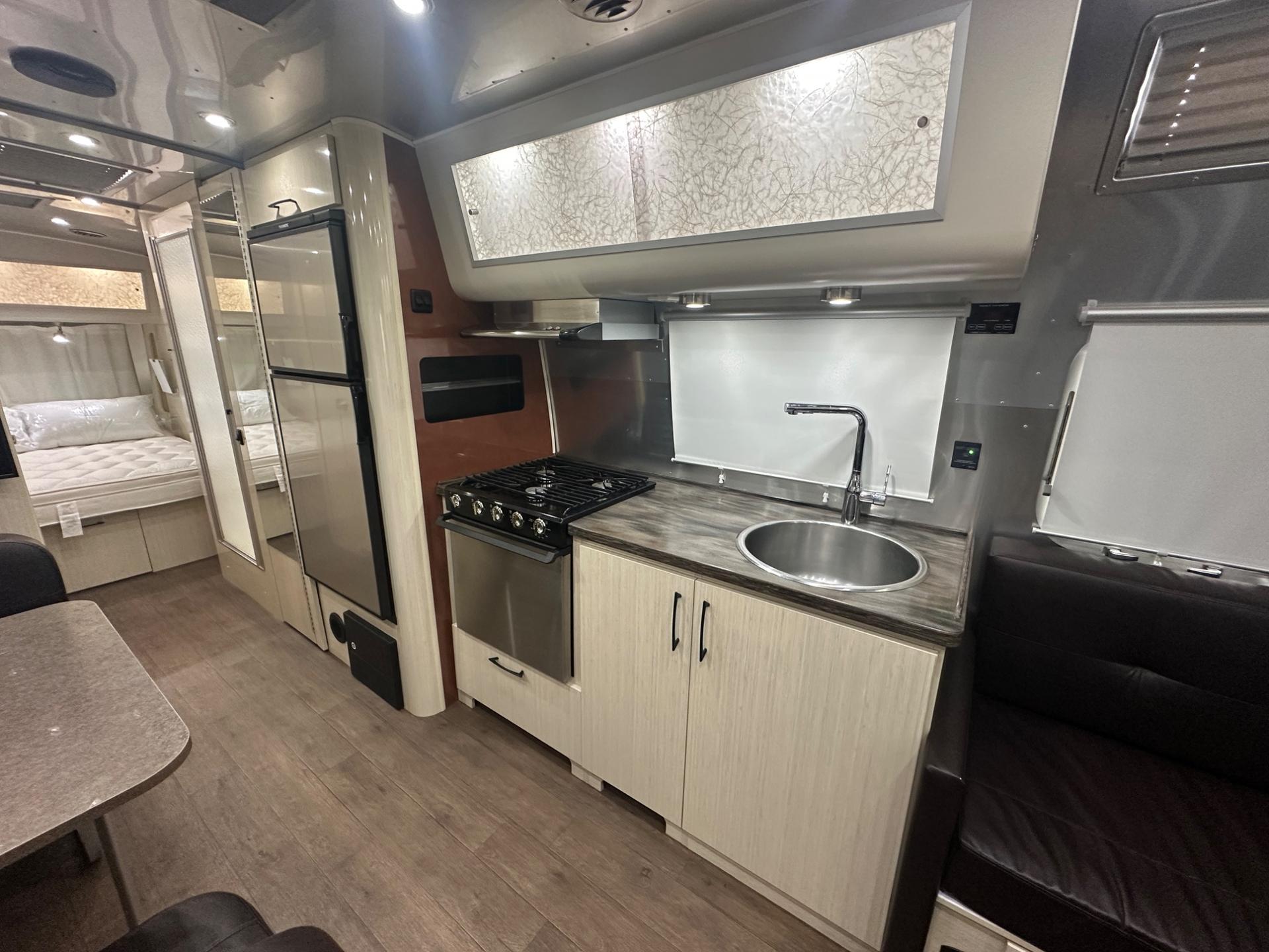 2019 Airstream 2019 Airstream International Serenity - thumbnail 17