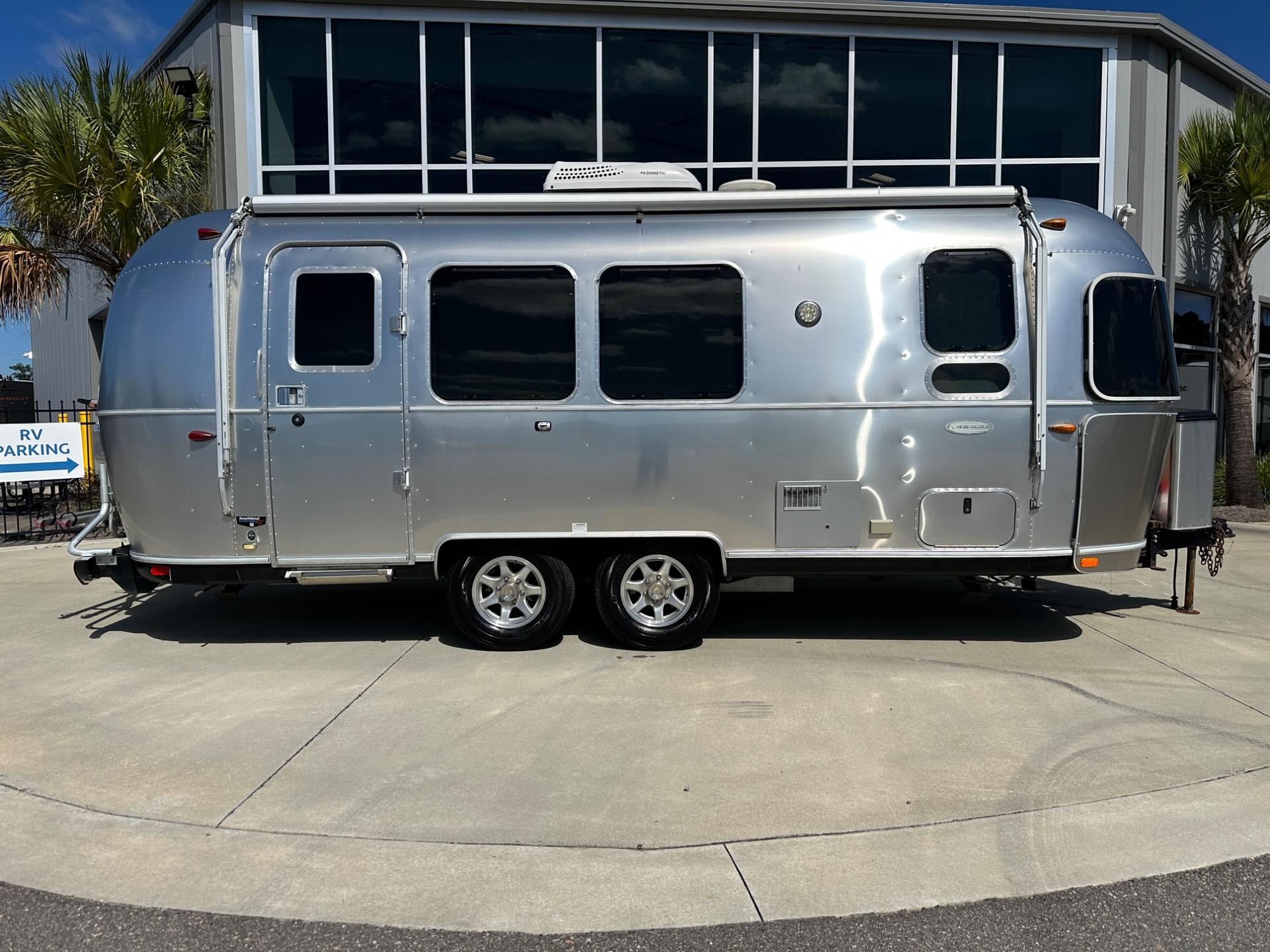 2018 Airstream Flying Cloud 23FB Queen