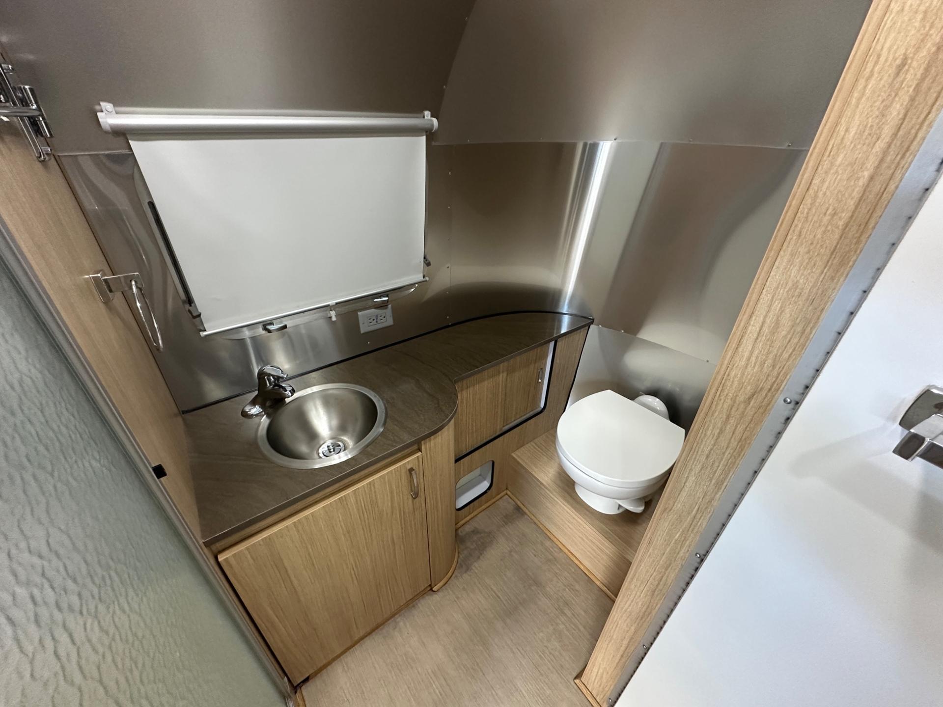 2018 Airstream 2018 Airstream Flying Cloud - thumbnail 10