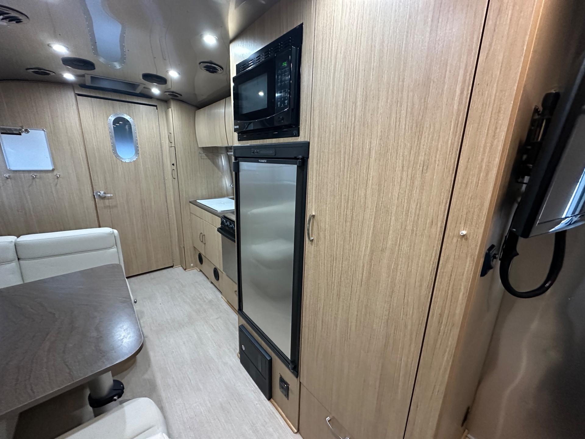 2018 Airstream 2018 Airstream Flying Cloud - thumbnail 14