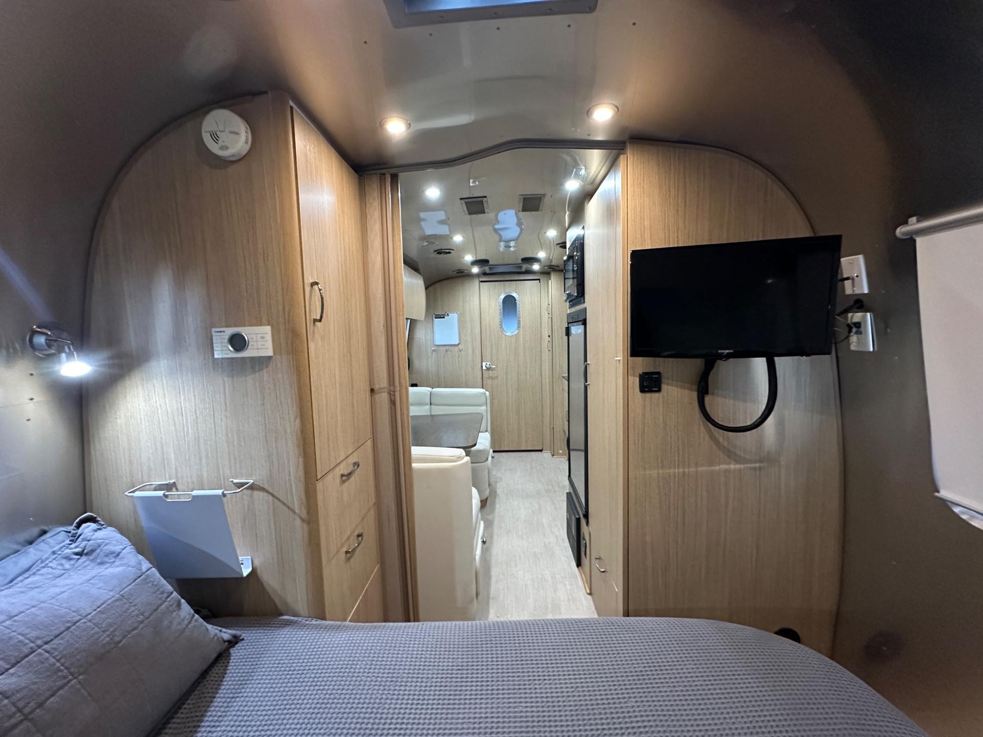 2018 Airstream 2018 Airstream Flying Cloud - thumbnail 16