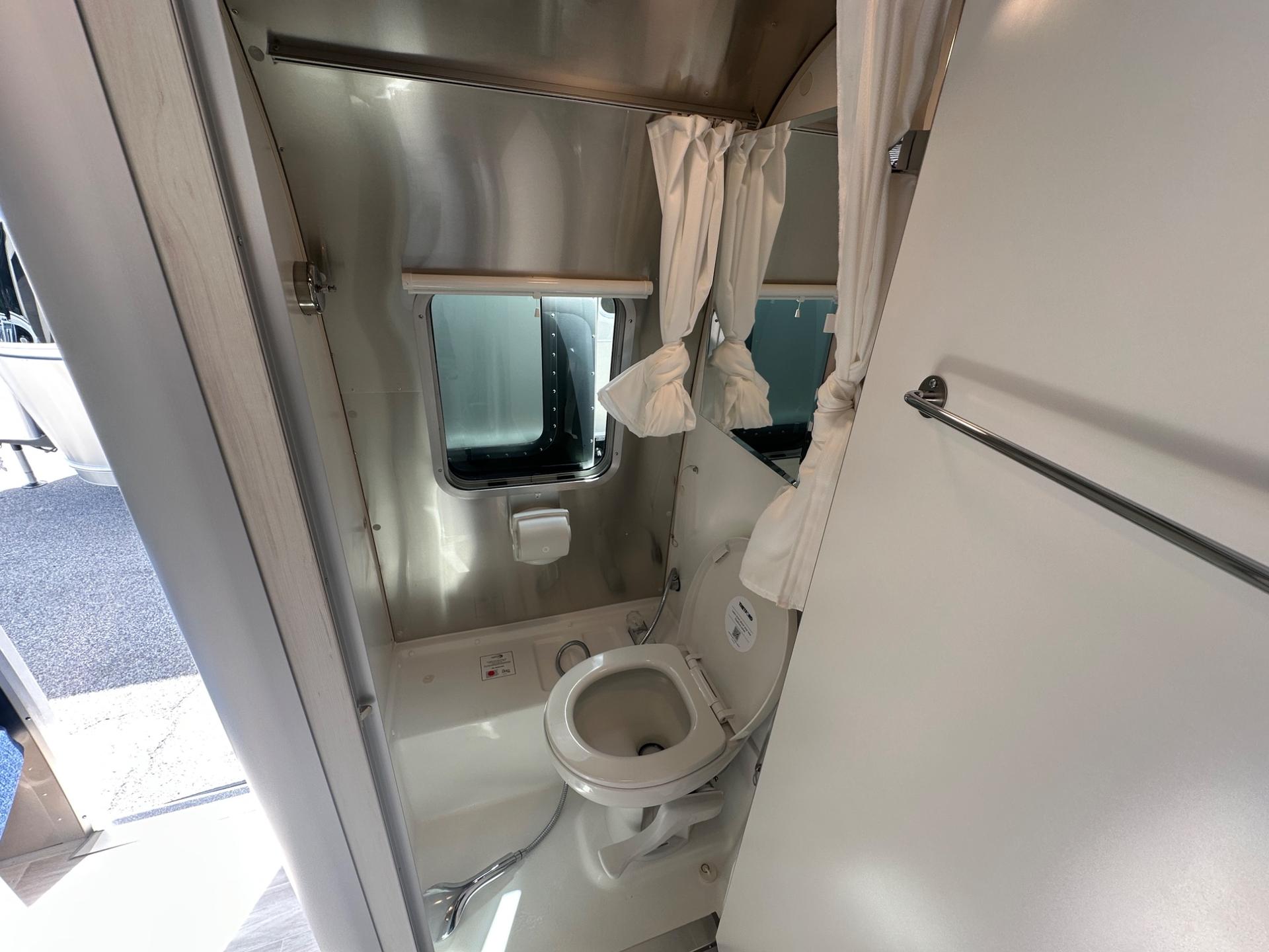 2027 Airstream 2027 Airstream Bambi - thumbnail 25