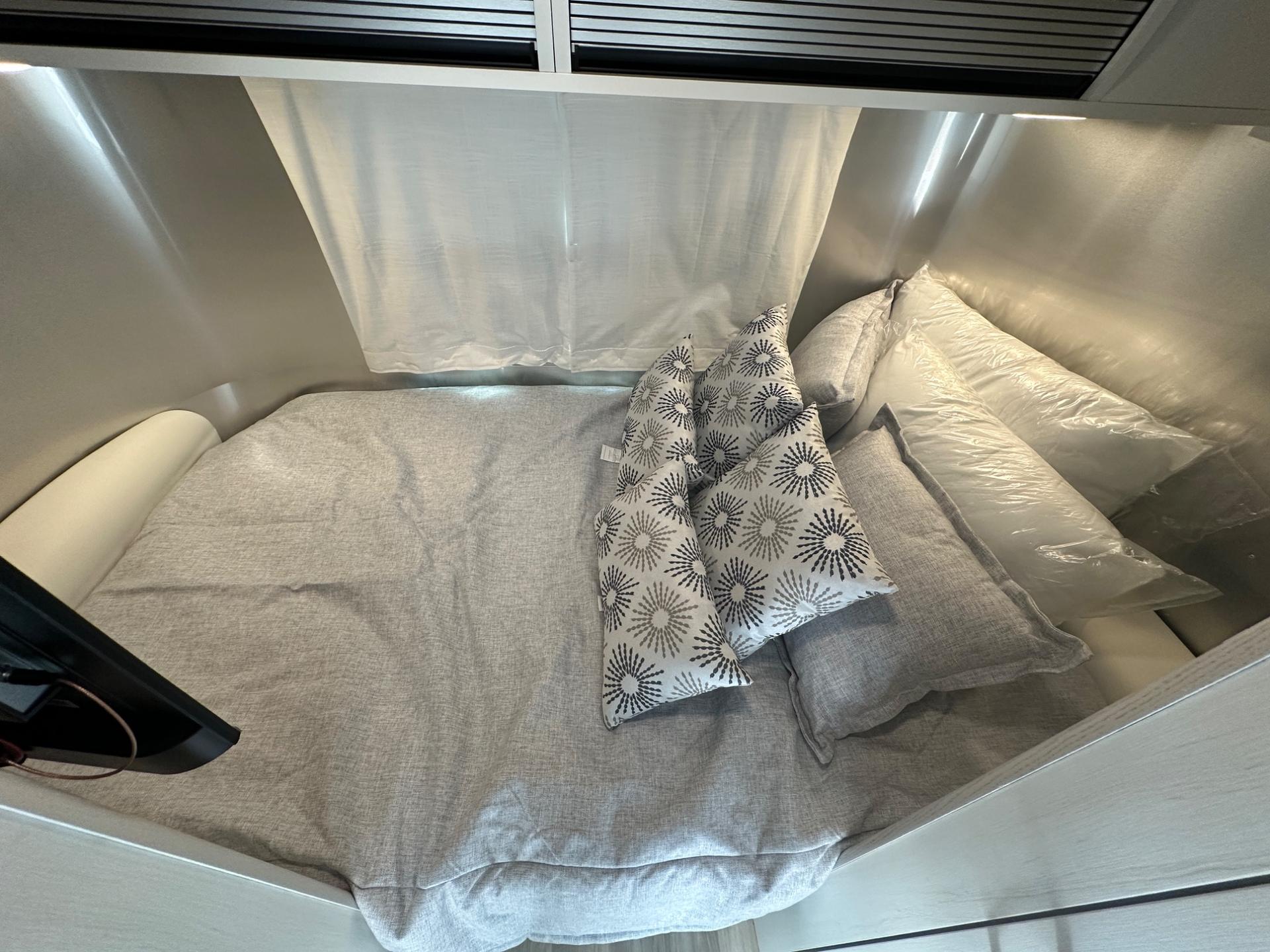 2027 Airstream 2027 Airstream Bambi - thumbnail 27