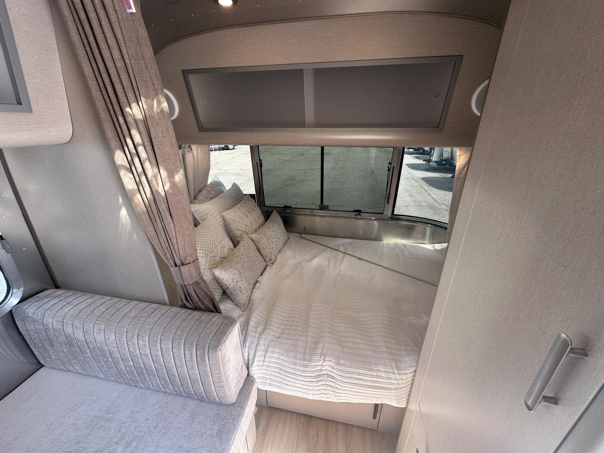 2027 Airstream 2027 Airstream Caravel - thumbnail 10