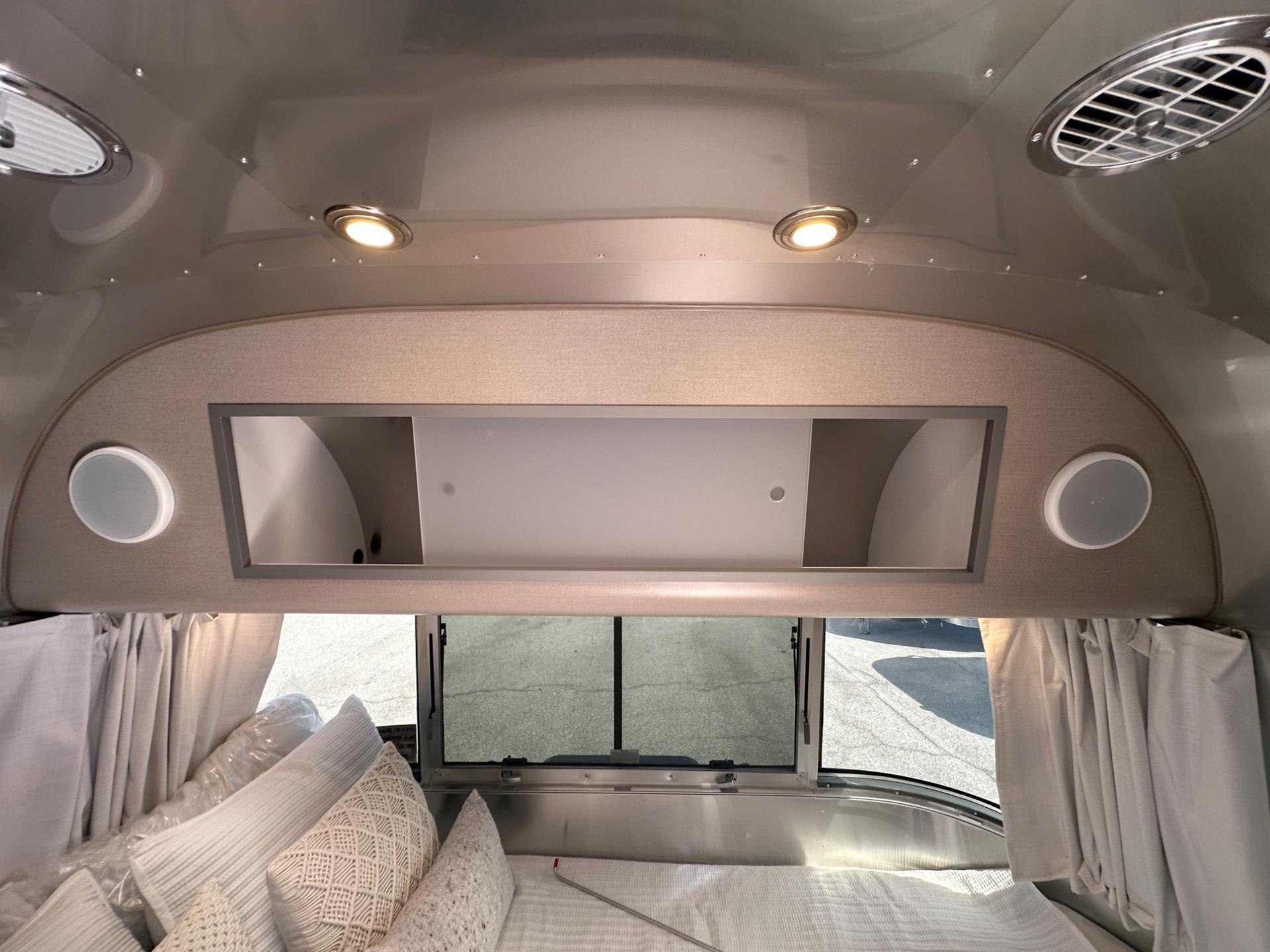 2027 Airstream 2027 Airstream Caravel - thumbnail 11