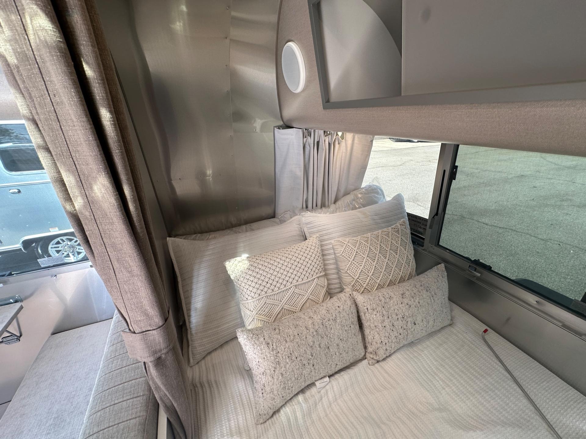 2027 Airstream 2027 Airstream Caravel - thumbnail 12