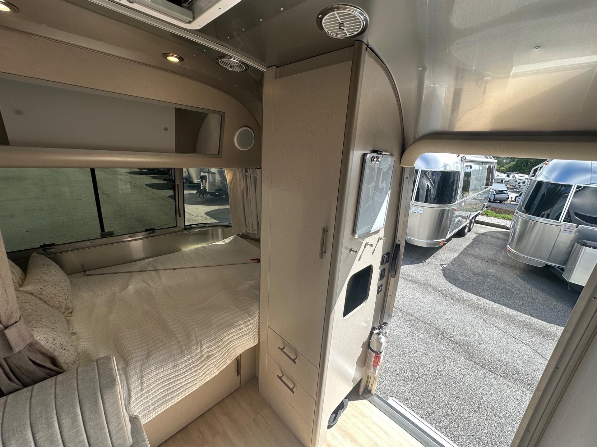 2027 Airstream 2027 Airstream Caravel - thumbnail 15