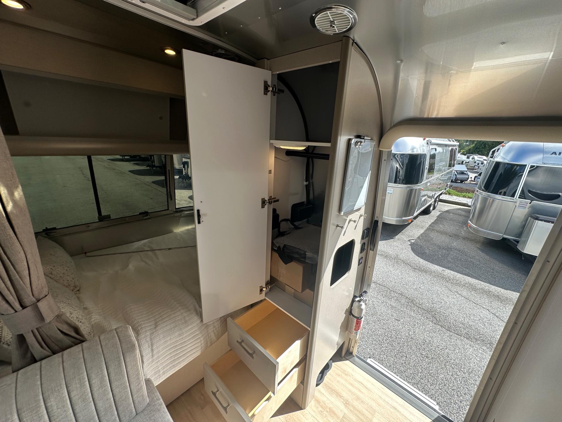 2027 Airstream 2027 Airstream Caravel - thumbnail 16