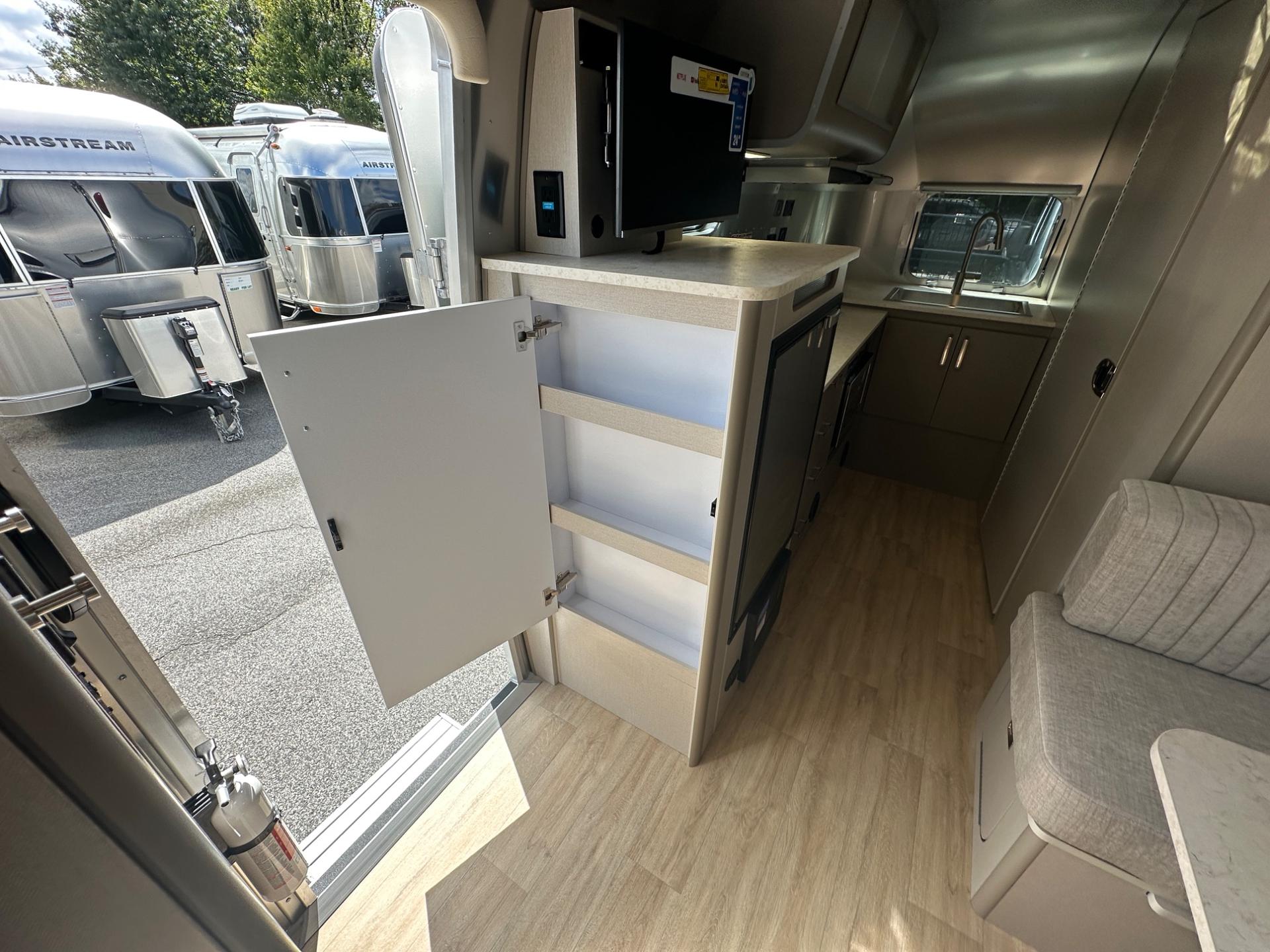2027 Airstream 2027 Airstream Caravel - thumbnail 18