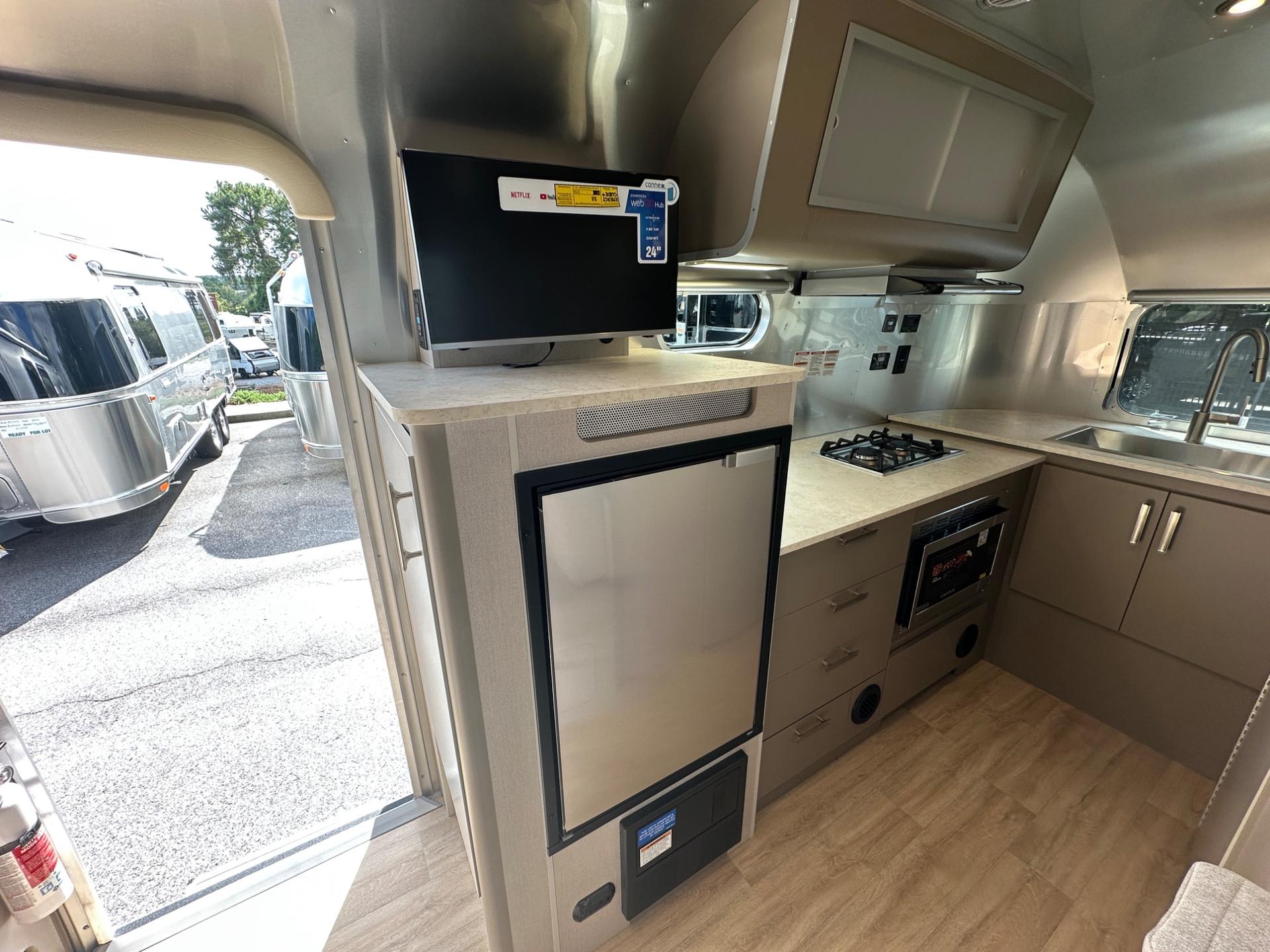 2027 Airstream 2027 Airstream Caravel - thumbnail 19