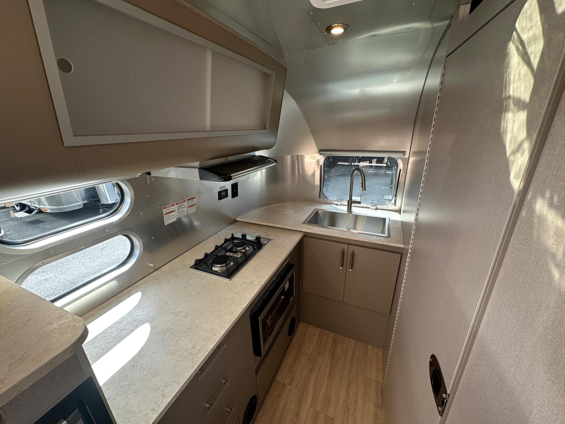 2027 Airstream 2027 Airstream Caravel - thumbnail 21