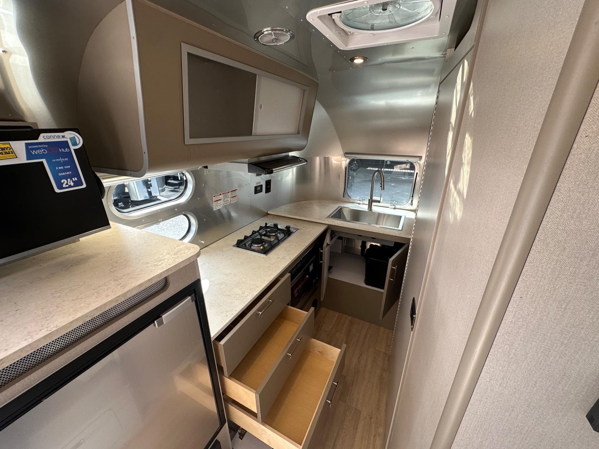 2027 Airstream 2027 Airstream Caravel - thumbnail 22