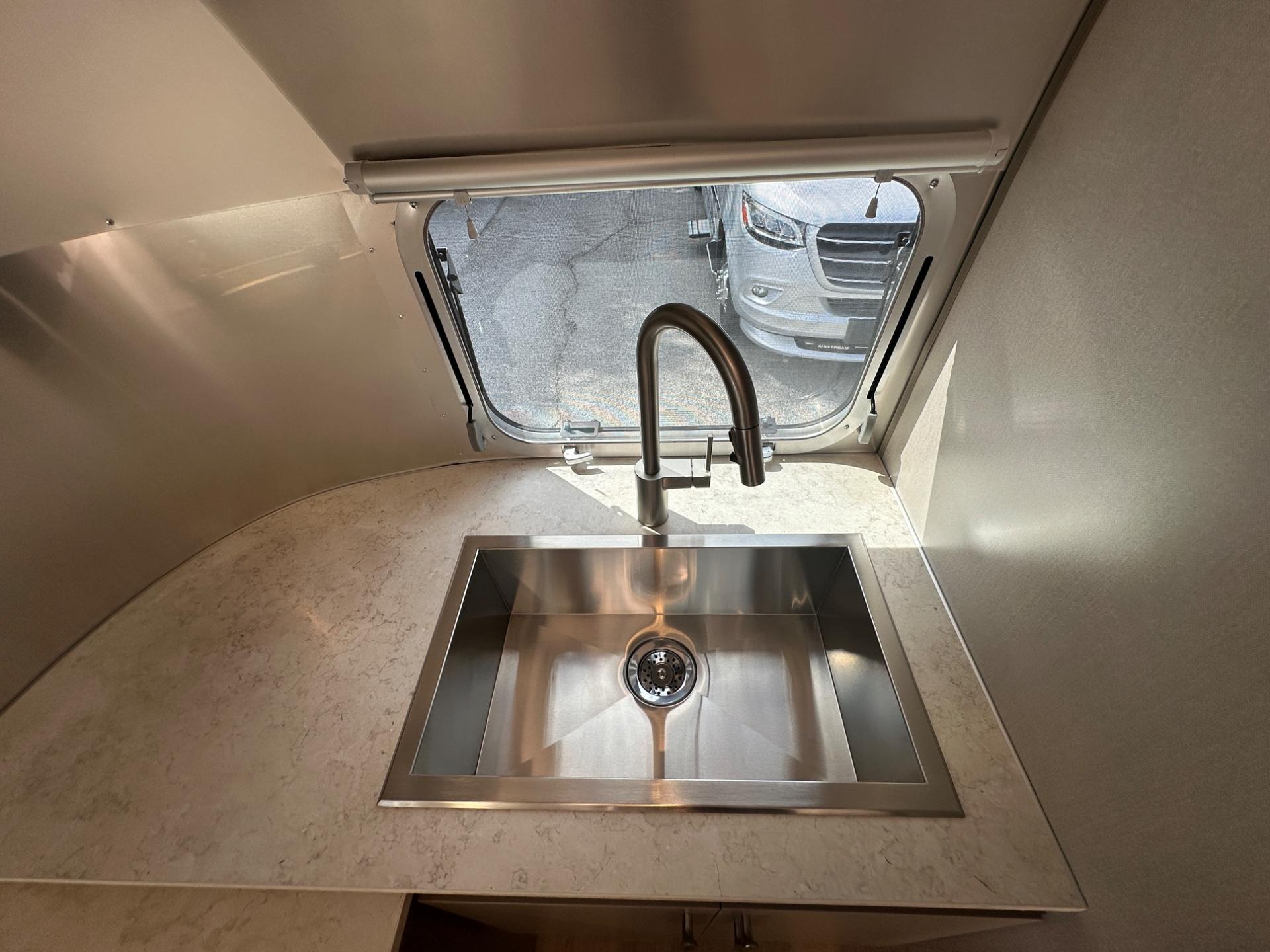 2027 Airstream 2027 Airstream Caravel - thumbnail 23