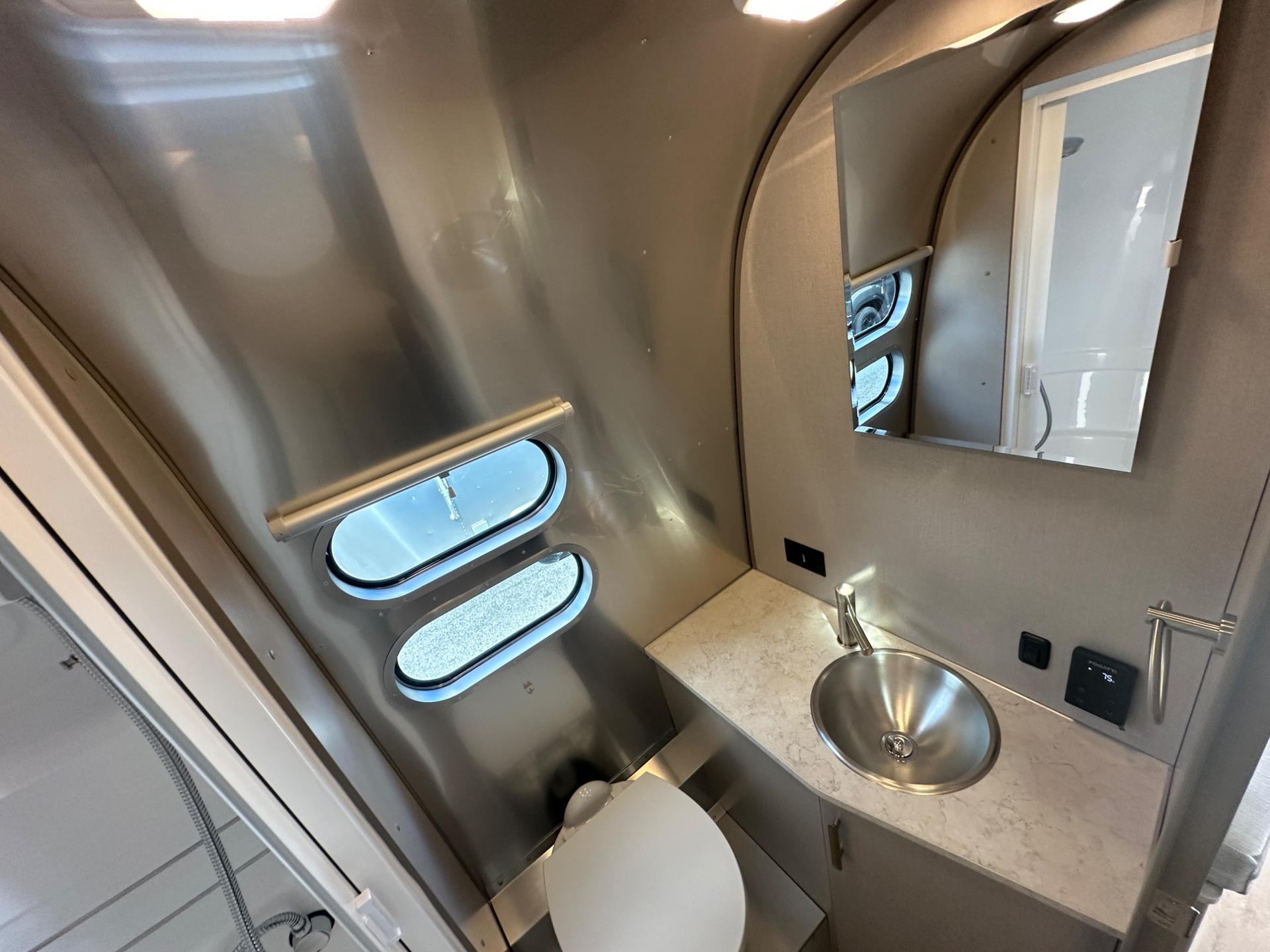 2027 Airstream 2027 Airstream Caravel - thumbnail 26