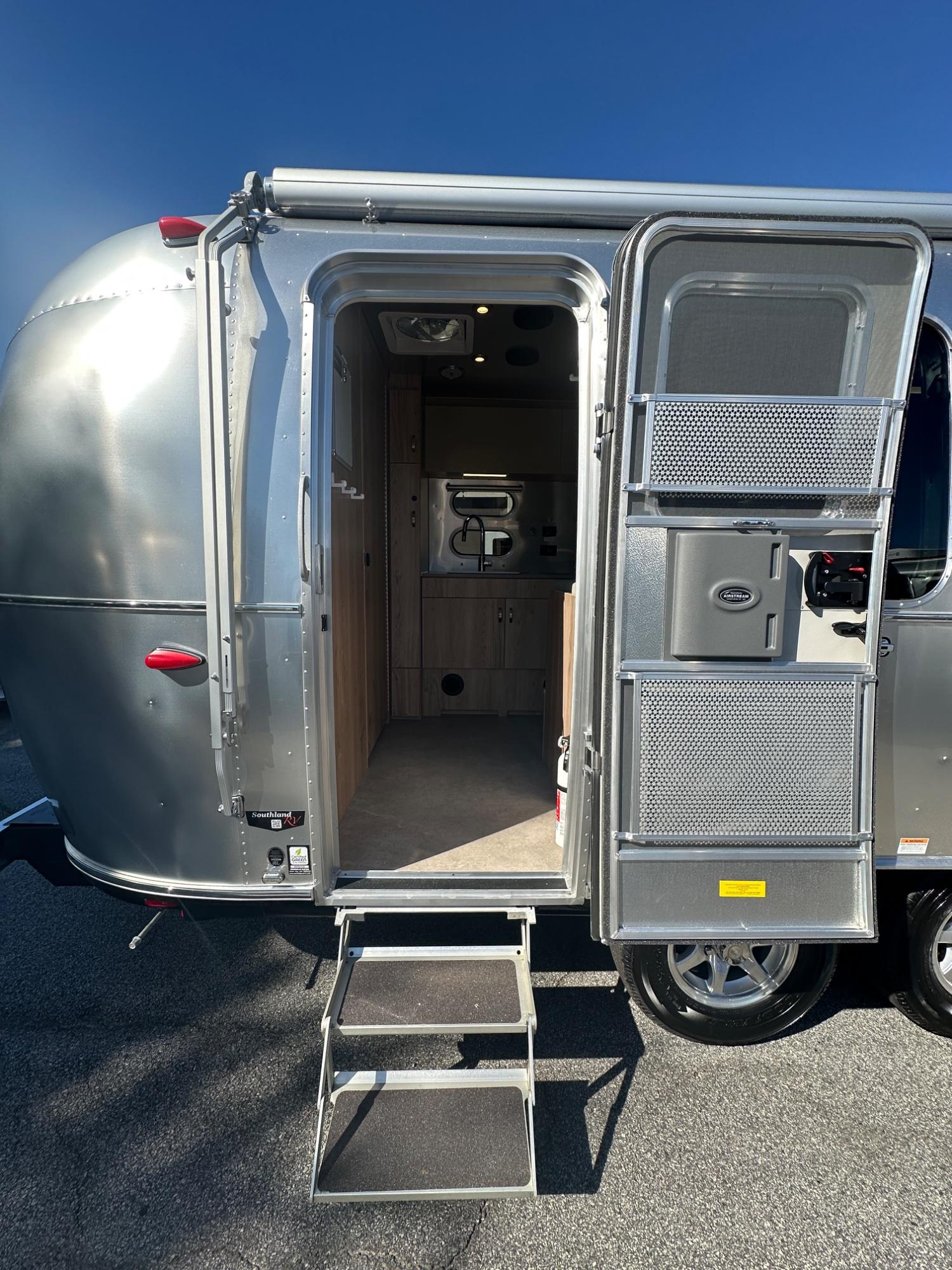 2027 Airstream 2027 Airstream Flying Cloud - thumbnail 16