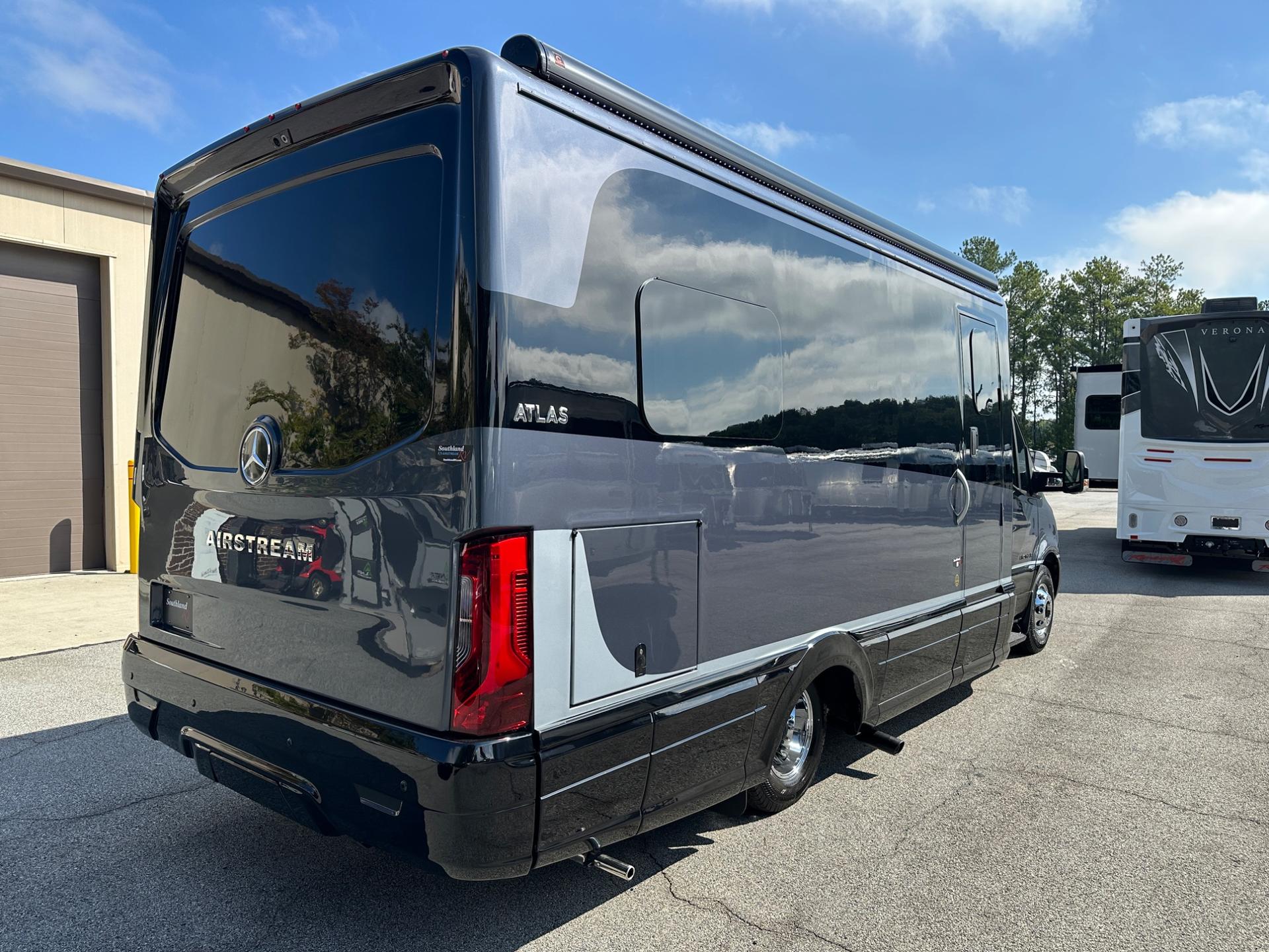 2027 Airstream 2027 Airstream Atlas - thumbnail 4