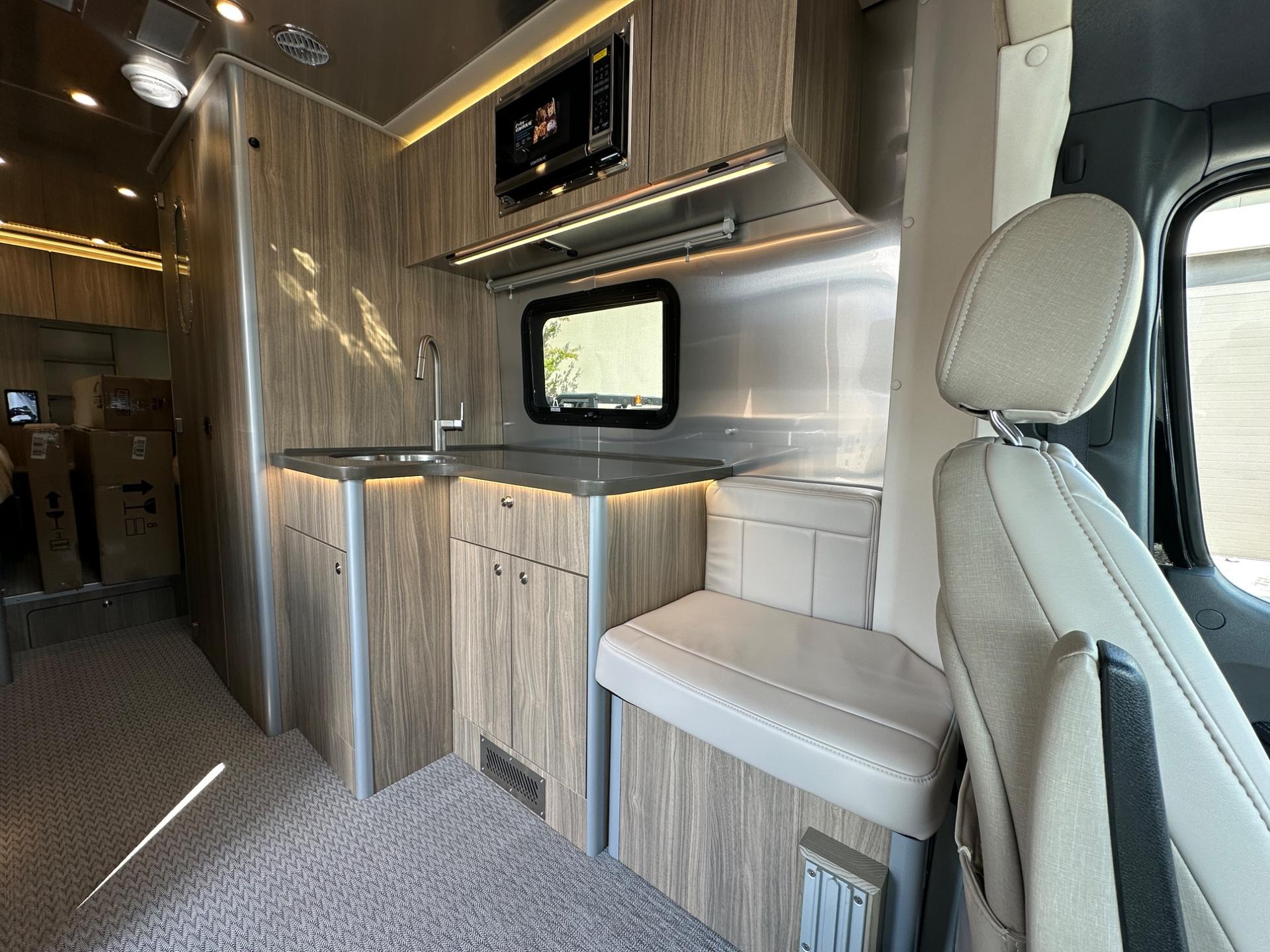 2027 Airstream 2027 Airstream Atlas - thumbnail 18