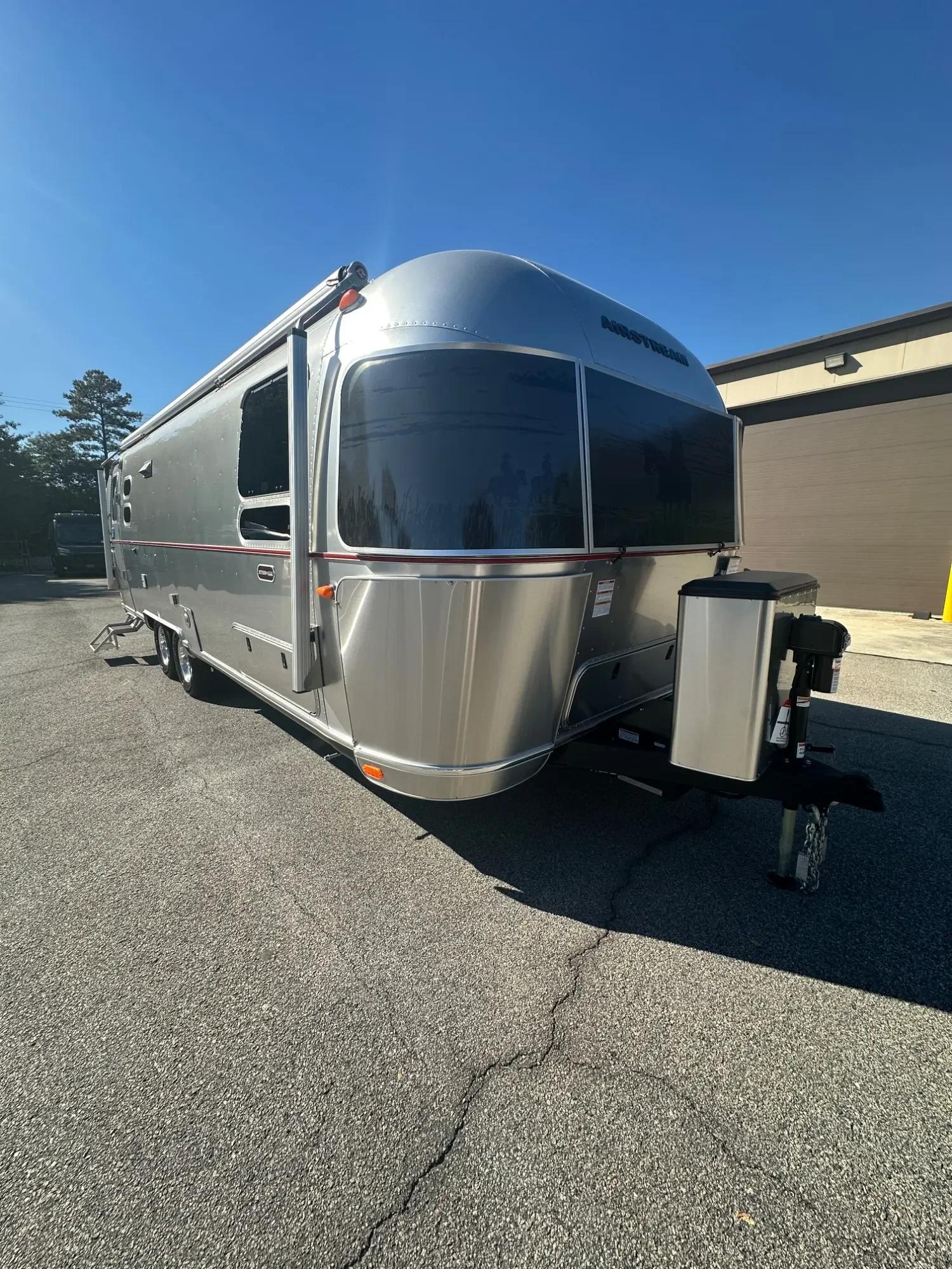 2027 Airstream Stetson 6666 SE 27FB Twin