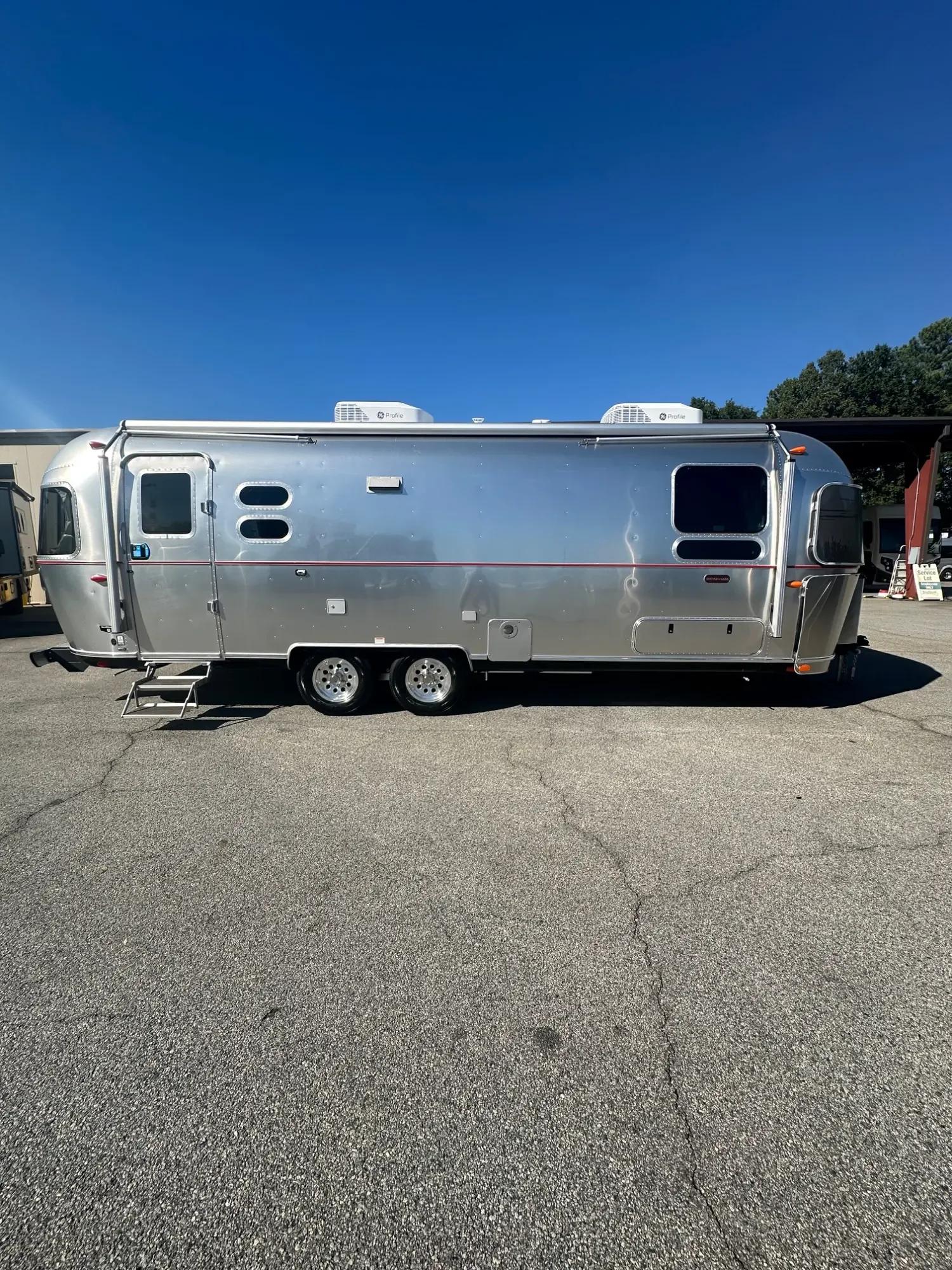 2027 Airstream 2027 Airstream Stetson 6666 SE - thumbnail 3