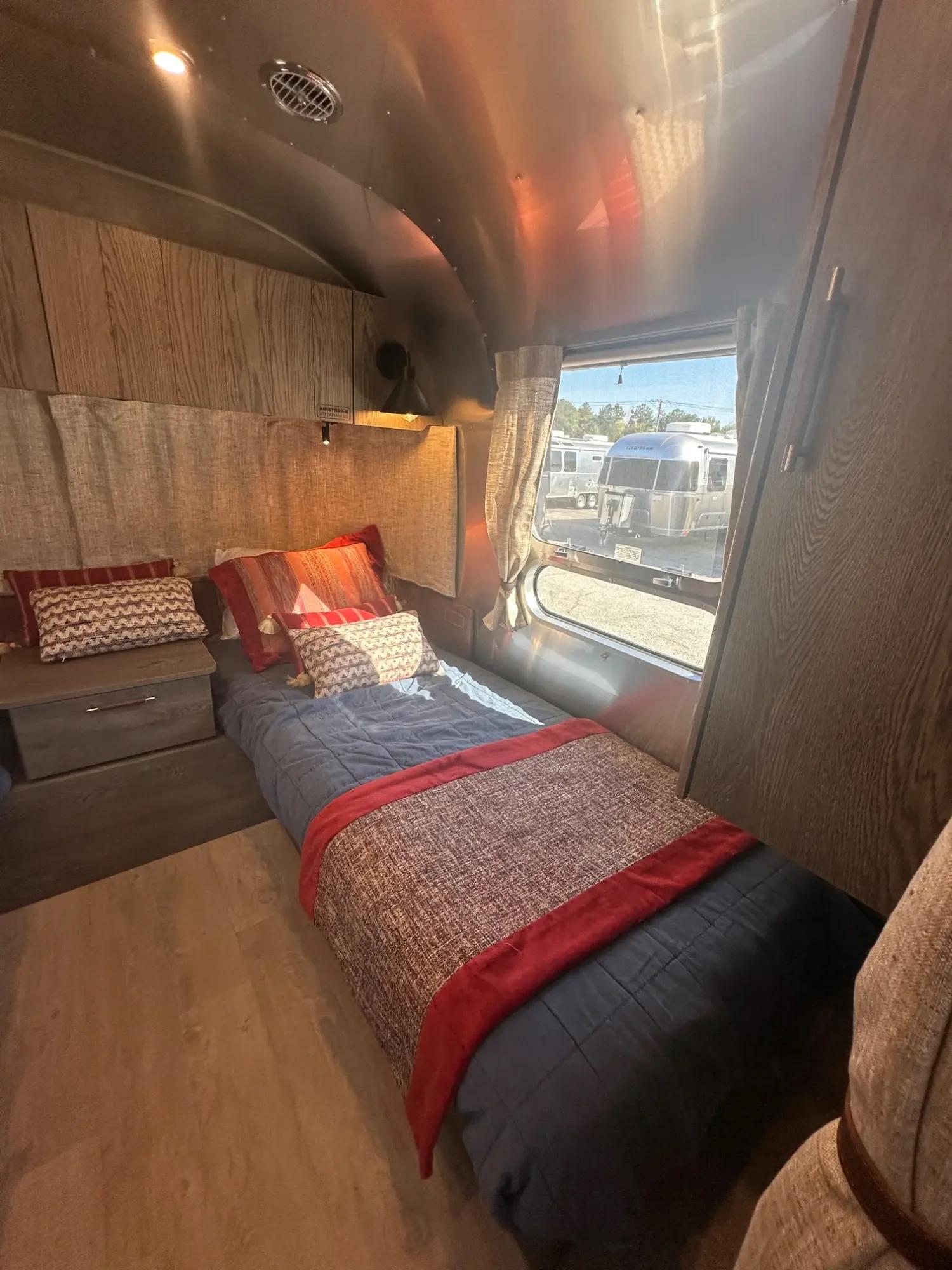 2027 Airstream 2027 Airstream Stetson 6666 SE - thumbnail 26