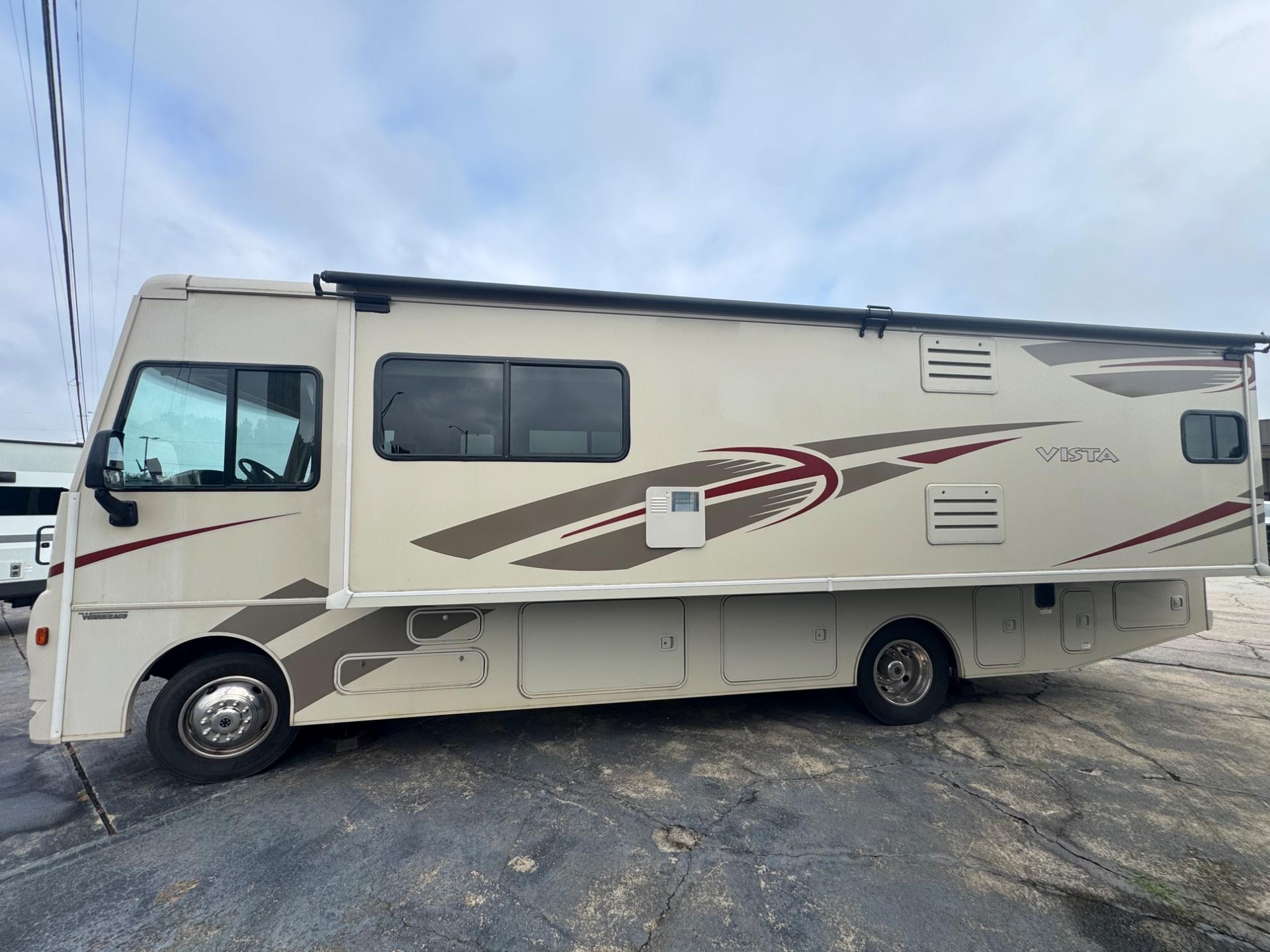 2017 Winnebago 2017 Winnebago Vista - thumbnail 3