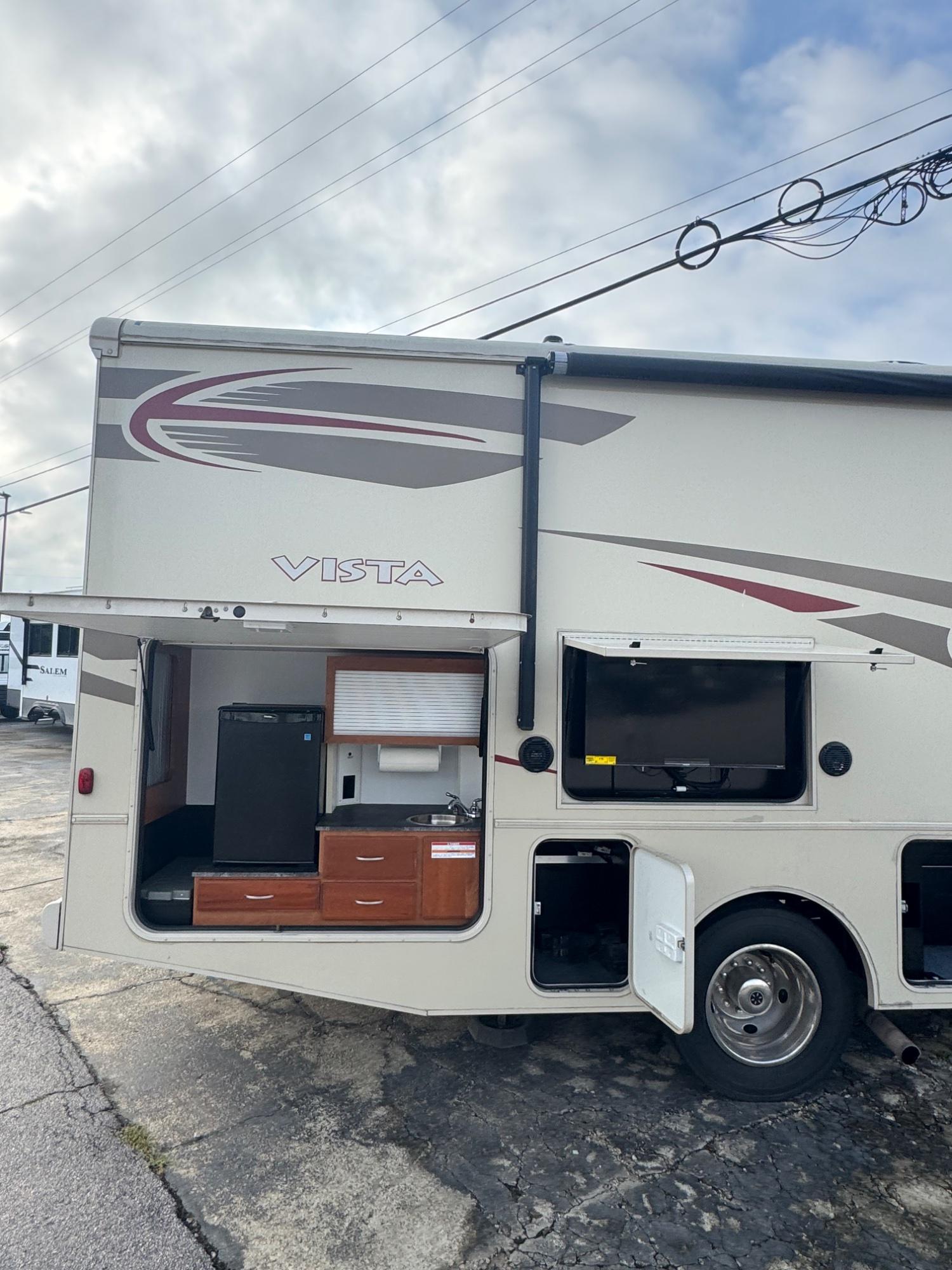 2017 Winnebago 2017 Winnebago Vista - thumbnail 6
