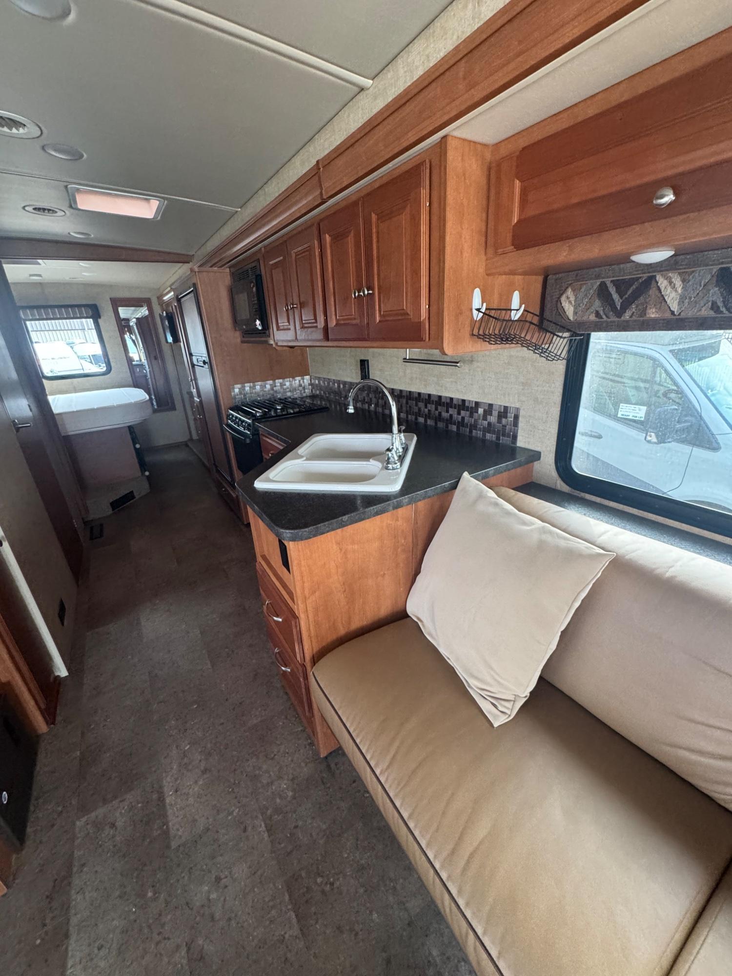 2017 Winnebago 2017 Winnebago Vista - thumbnail 10