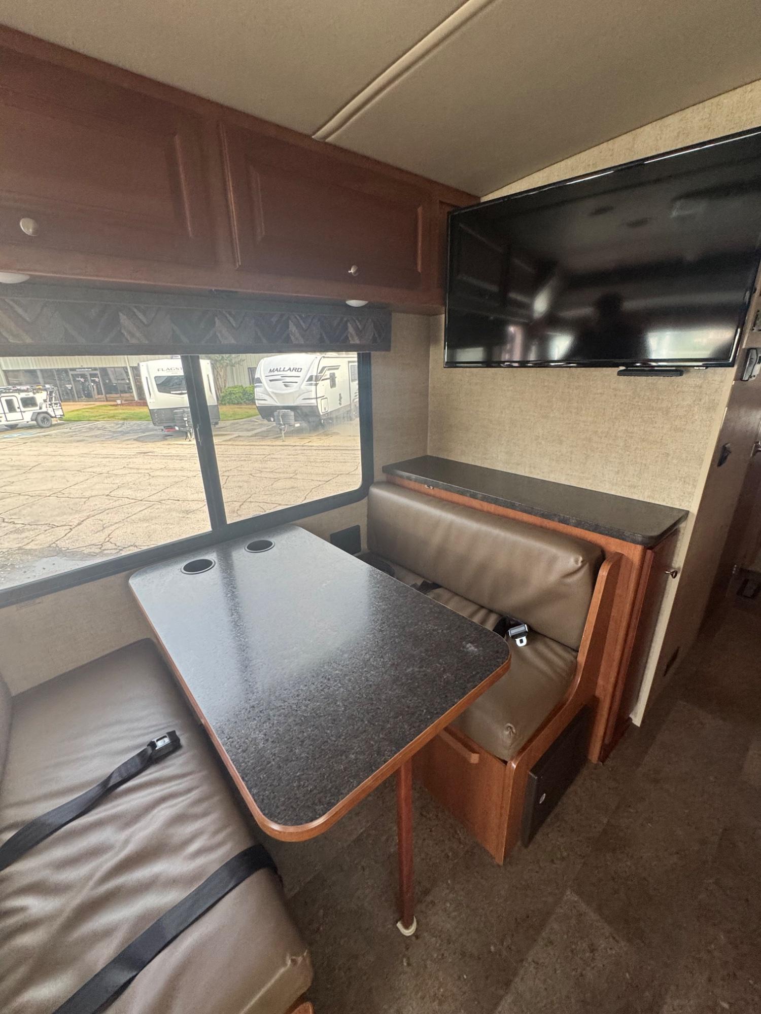 2017 Winnebago 2017 Winnebago Vista - thumbnail 16