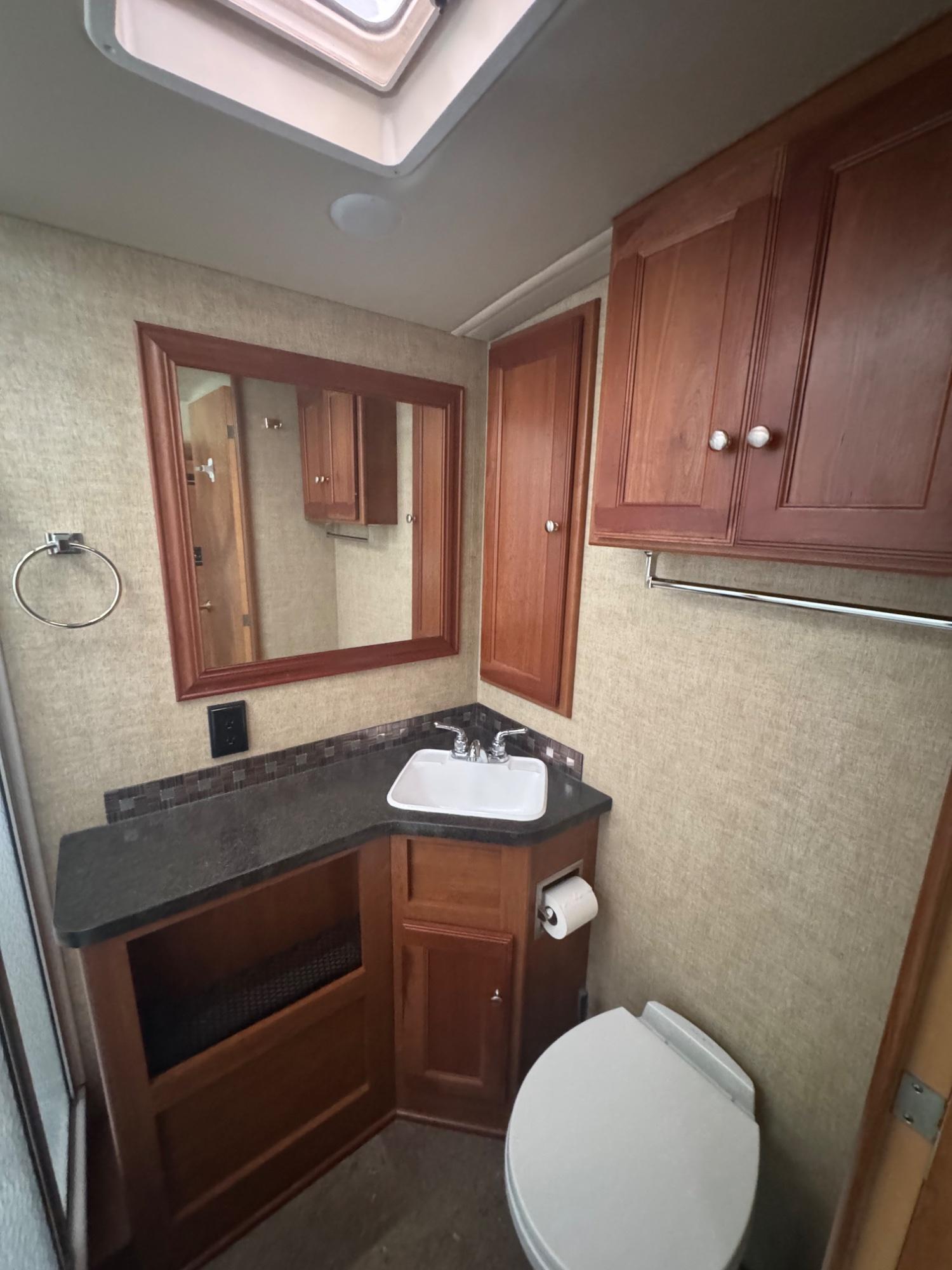 2017 Winnebago 2017 Winnebago Vista - thumbnail 19