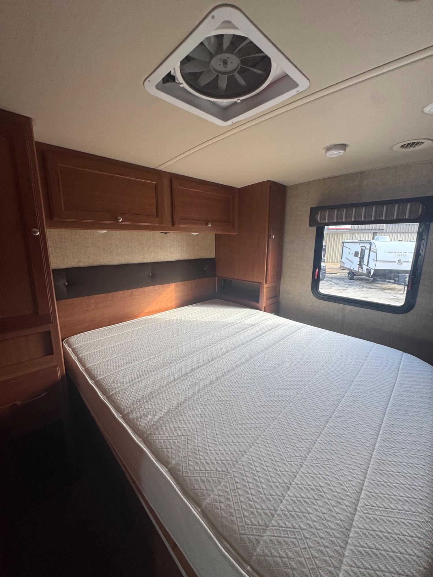 2017 Winnebago 2017 Winnebago Vista - thumbnail 17