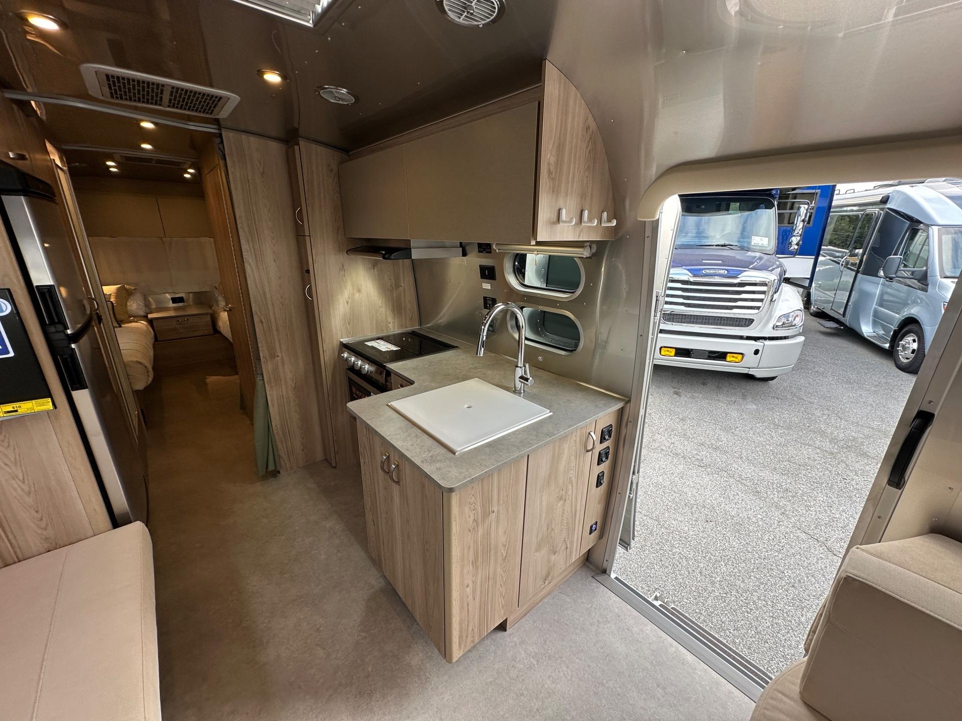 2027 Airstream 2027 Airstream Flying Cloud - thumbnail 17