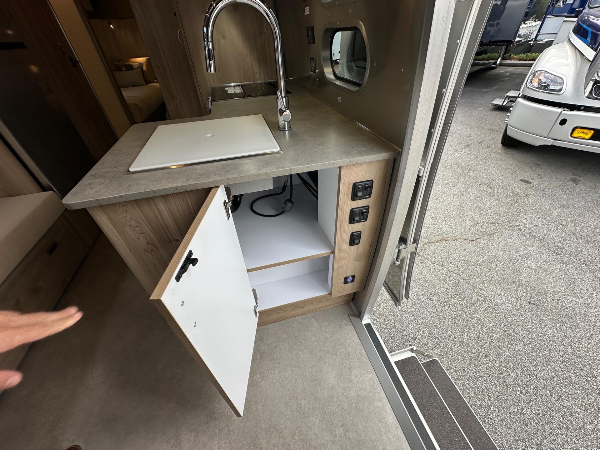 2027 Airstream 2027 Airstream Flying Cloud - thumbnail 18