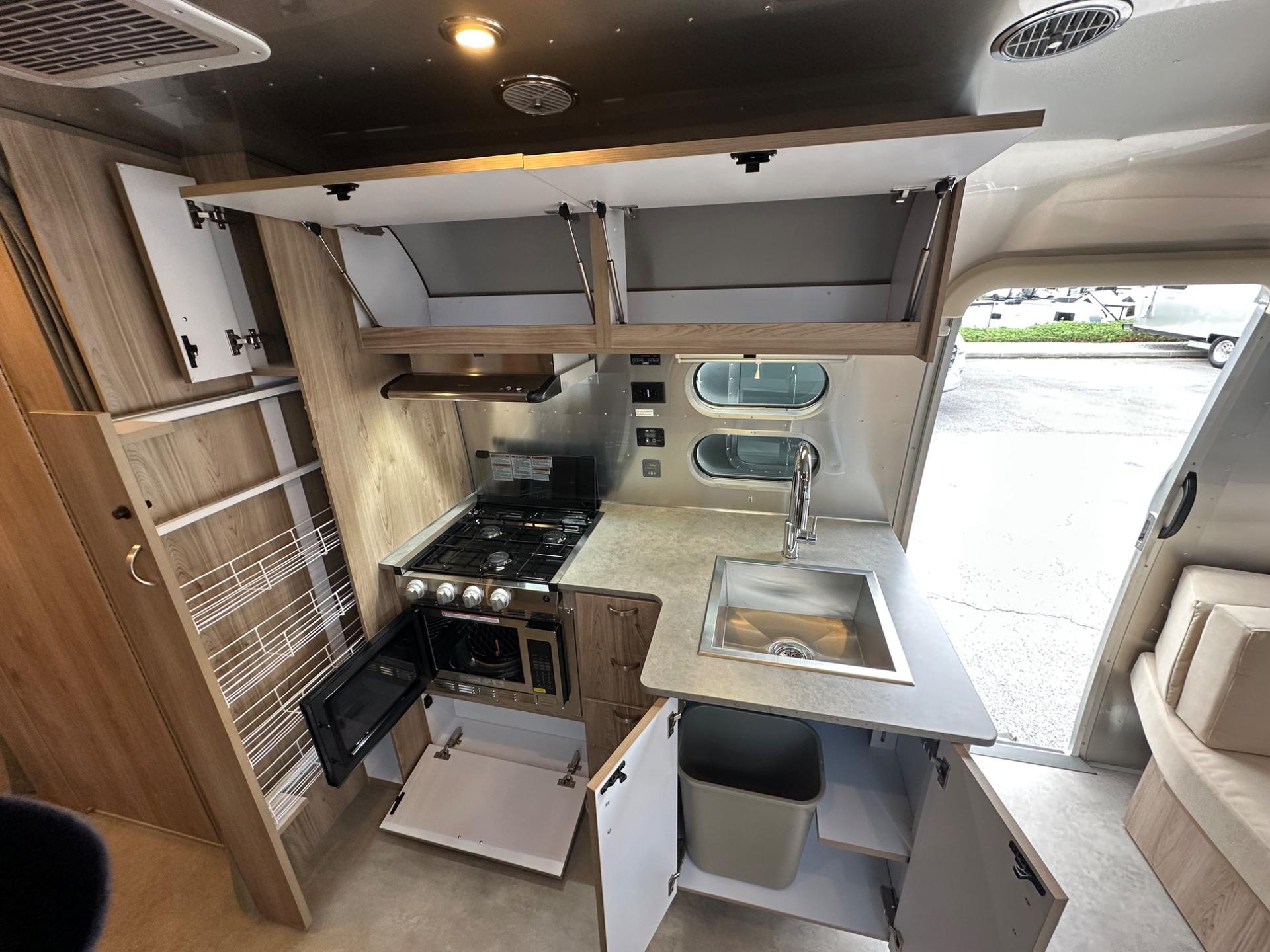 2027 Airstream 2027 Airstream Flying Cloud - thumbnail 19