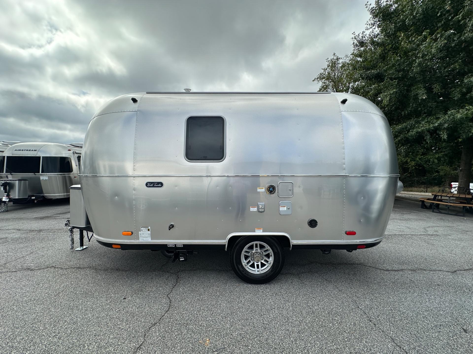 2027 Airstream 2027 Airstream World Traveler - thumbnail 8