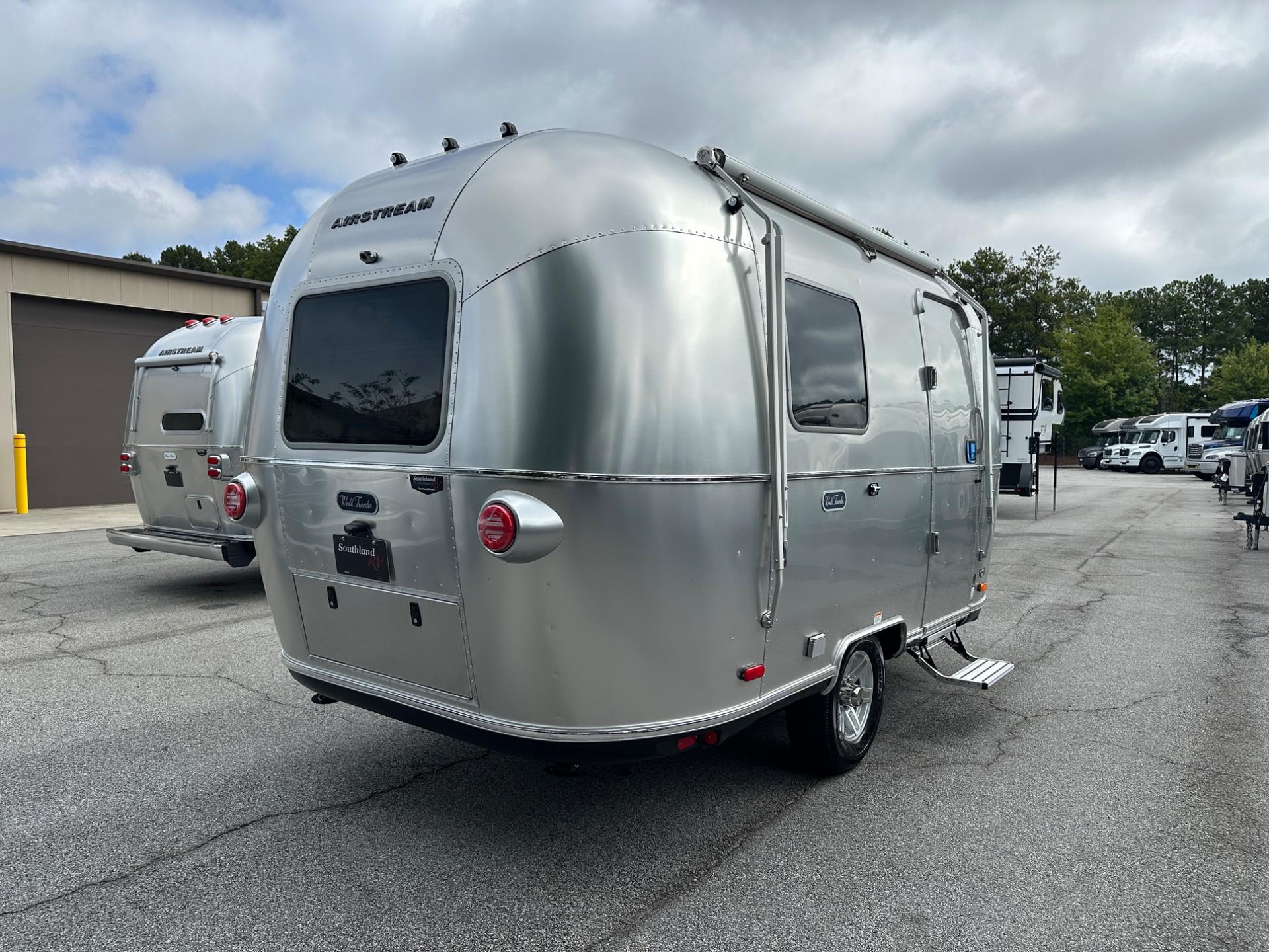 2027 Airstream 2027 Airstream World Traveler - thumbnail 4